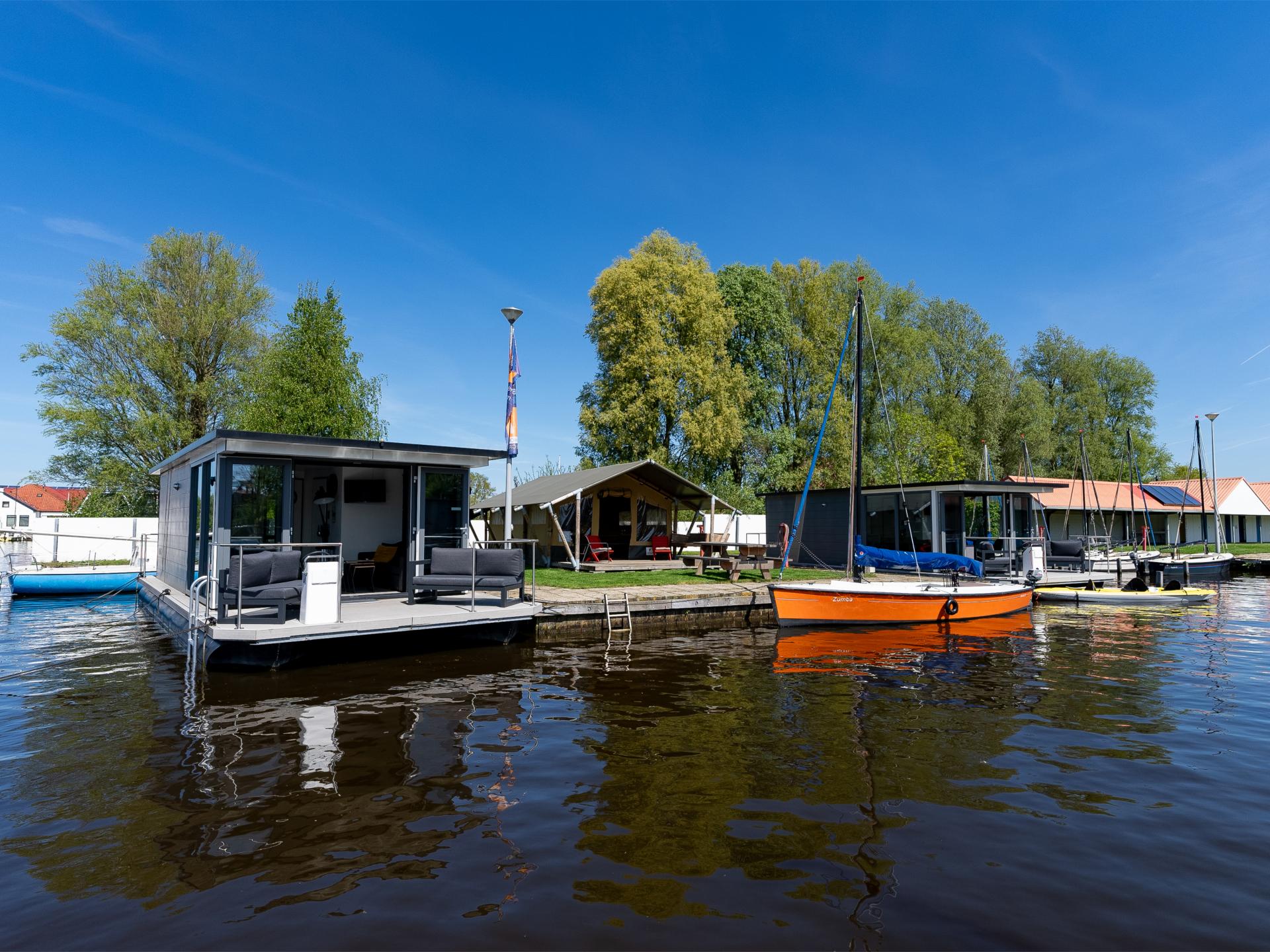 Luxe houseboat in sfeervolle jachthaven van Heeg, Friesland - foto 24