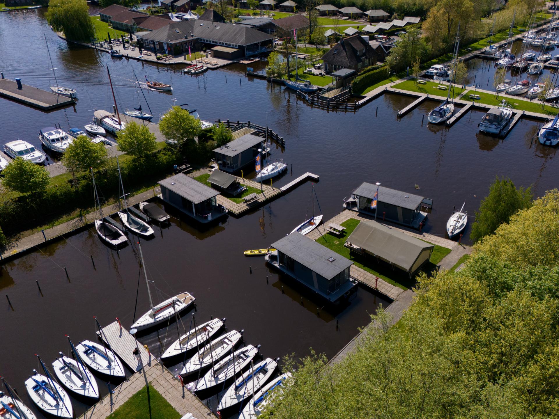 Luxe houseboat in sfeervolle jachthaven van Heeg, Friesland - foto 22