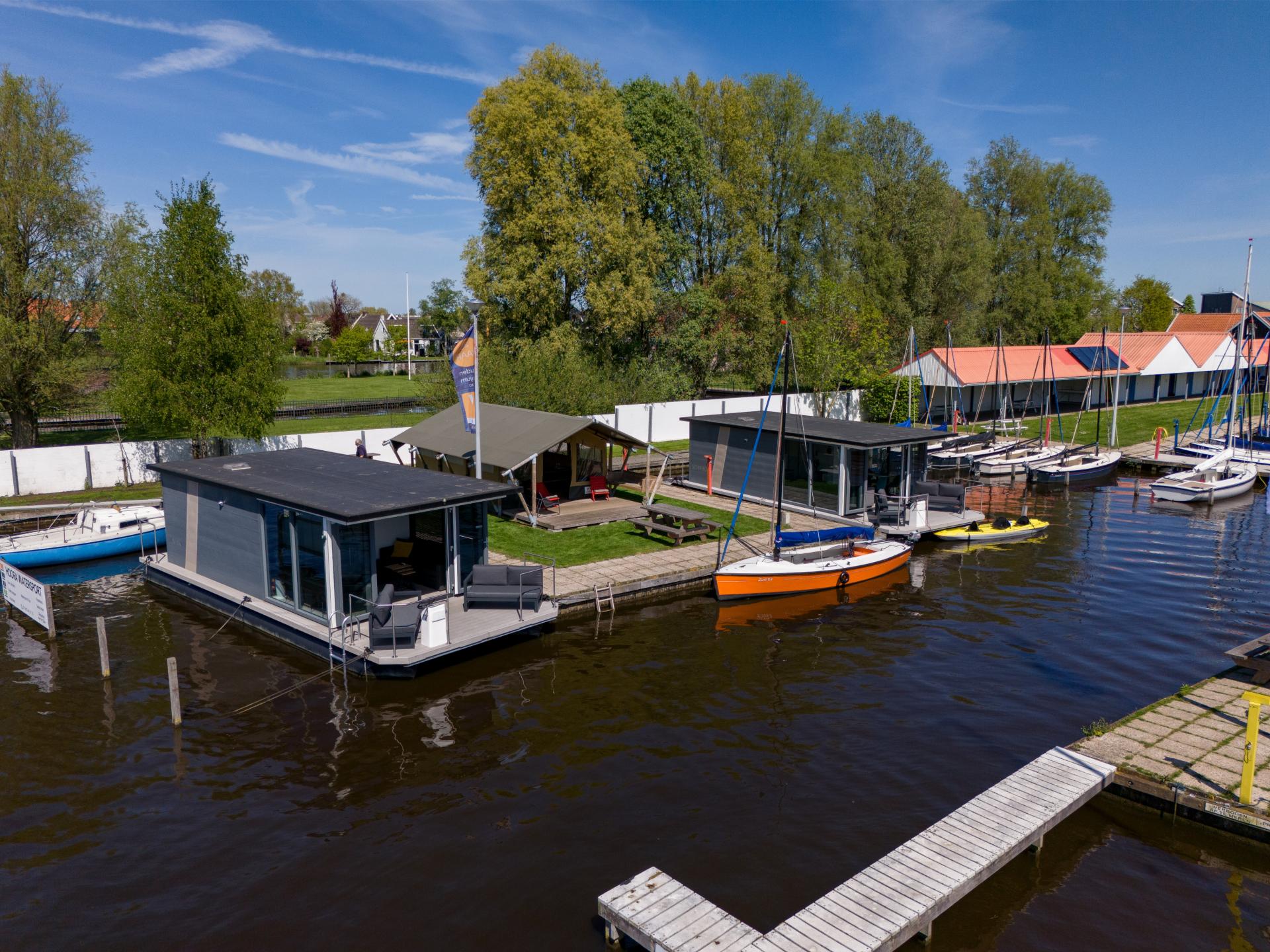 Luxe houseboat in sfeervolle jachthaven van Heeg, Friesland - foto 18