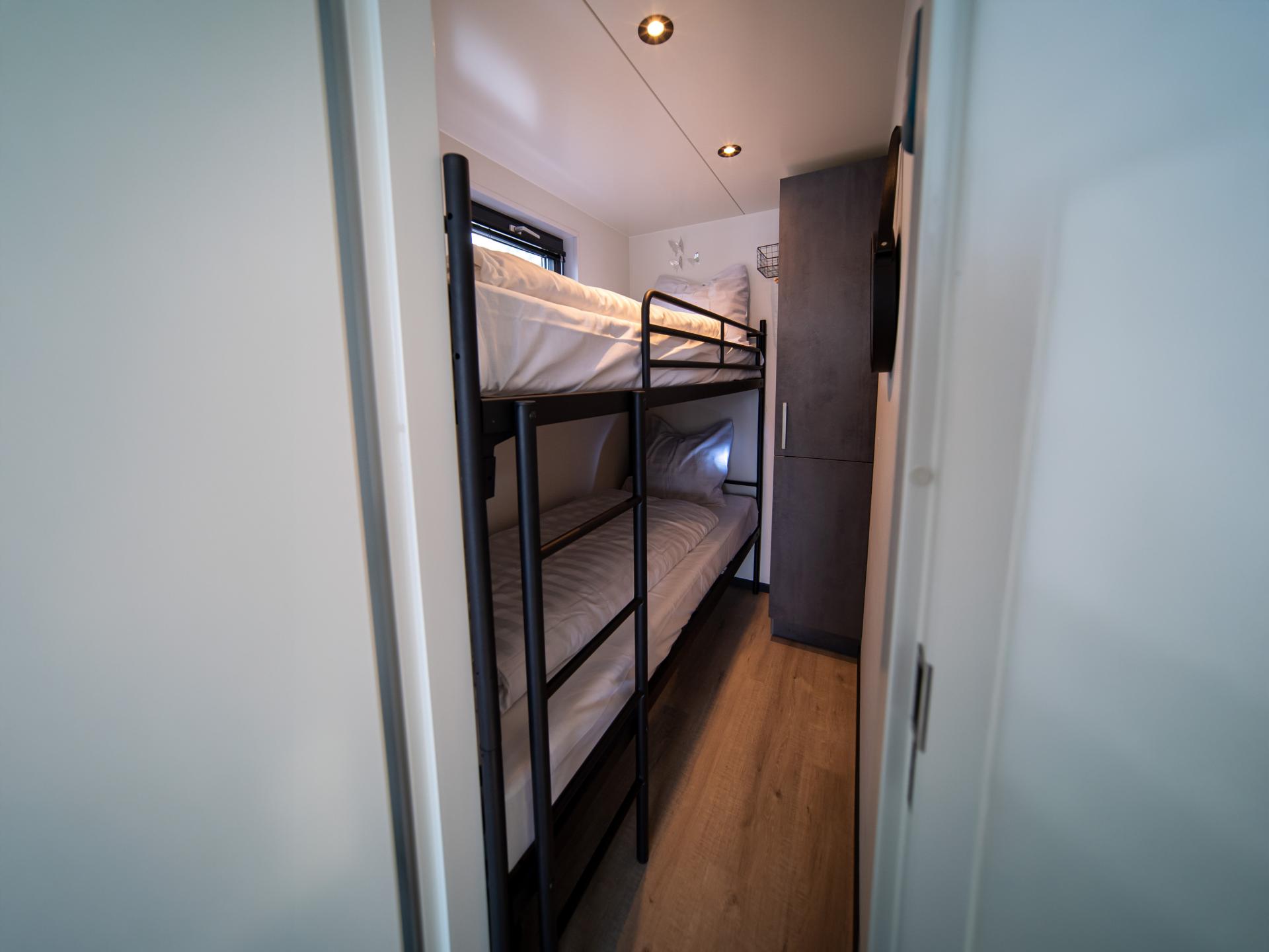 Luxe houseboat in sfeervolle jachthaven van Heeg, Friesland - foto 9