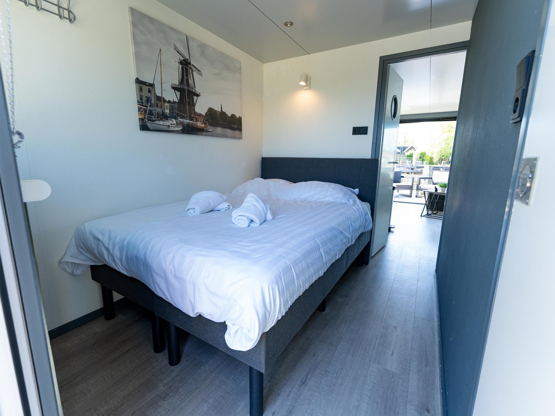 Luxe houseboat in sfeervolle jachthaven van Heeg, Friesland - foto 10