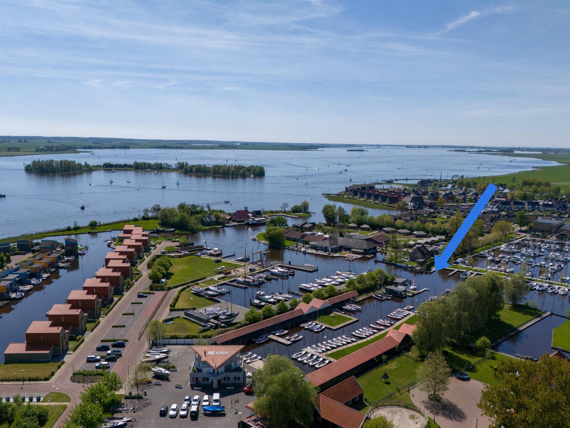 Luxe houseboat in sfeervolle jachthaven van Heeg, Friesland - foto 21