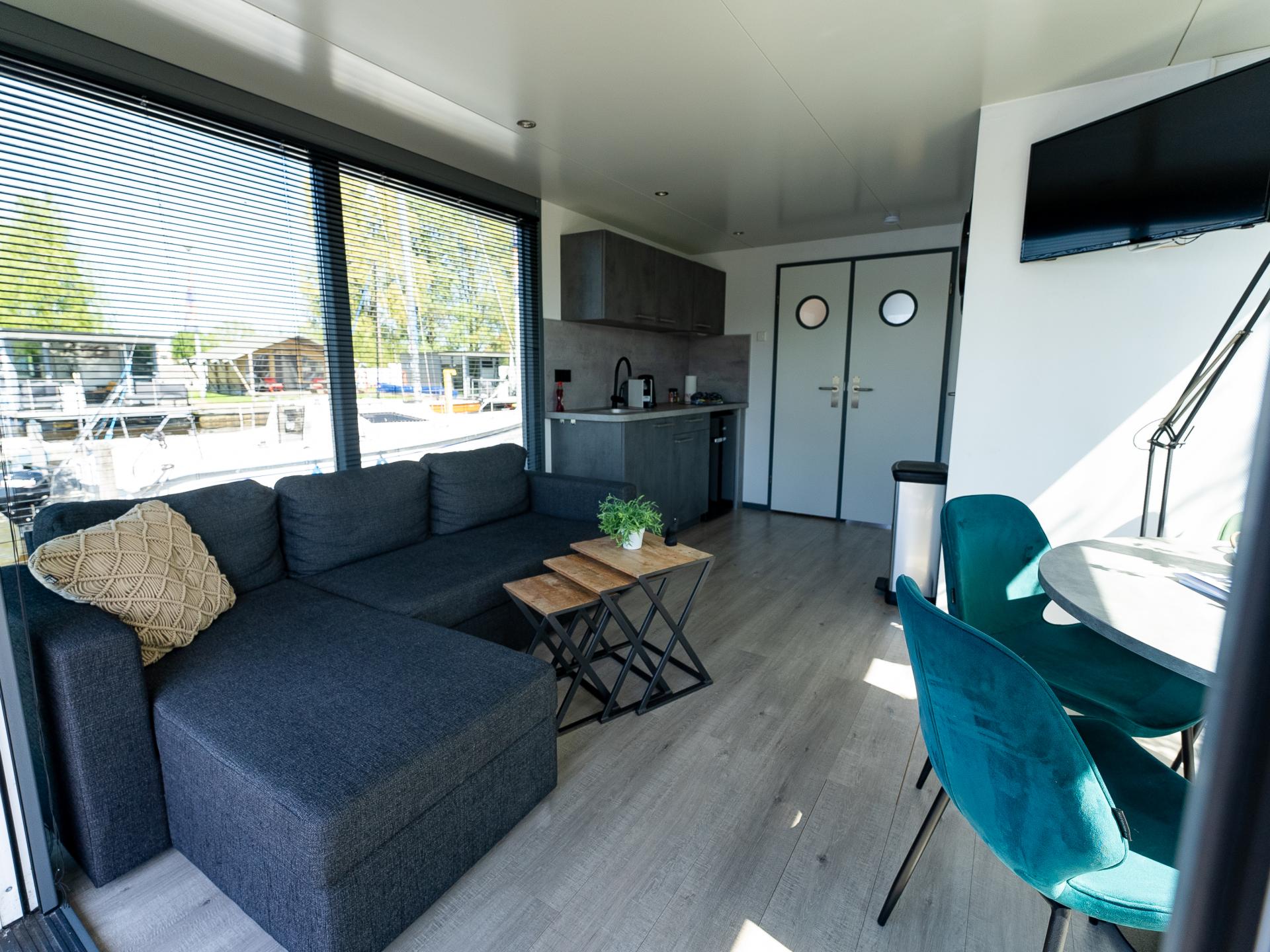 Luxe houseboat in sfeervolle jachthaven van Heeg, Friesland - foto 4