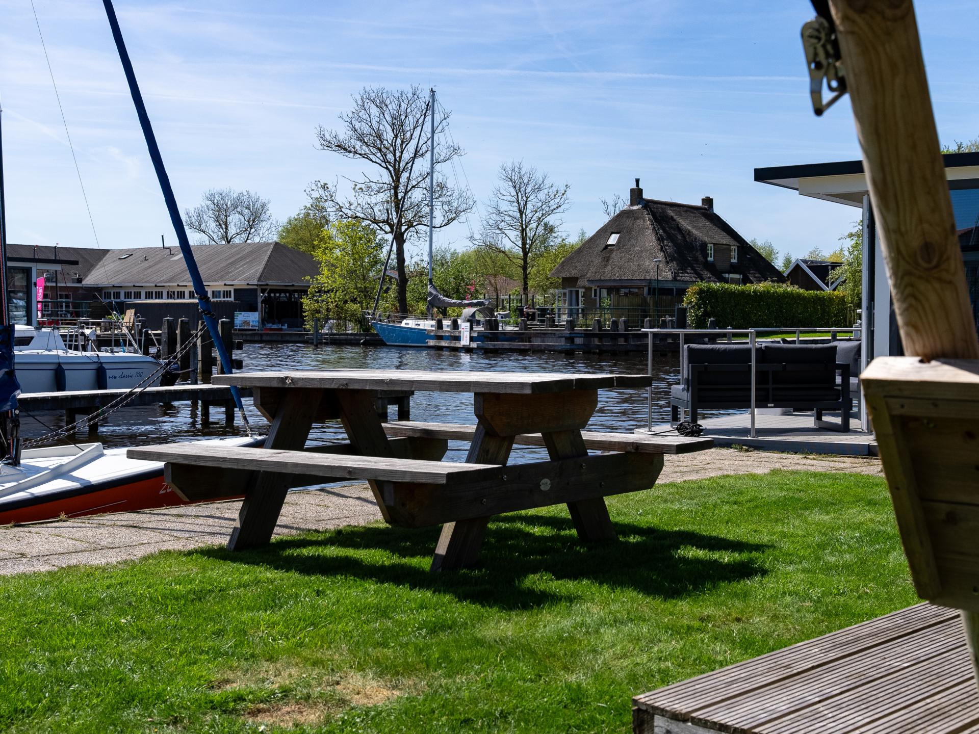 Safaritent aan de jachthaven van Heeg: slapen tussen water en bos - foto 12