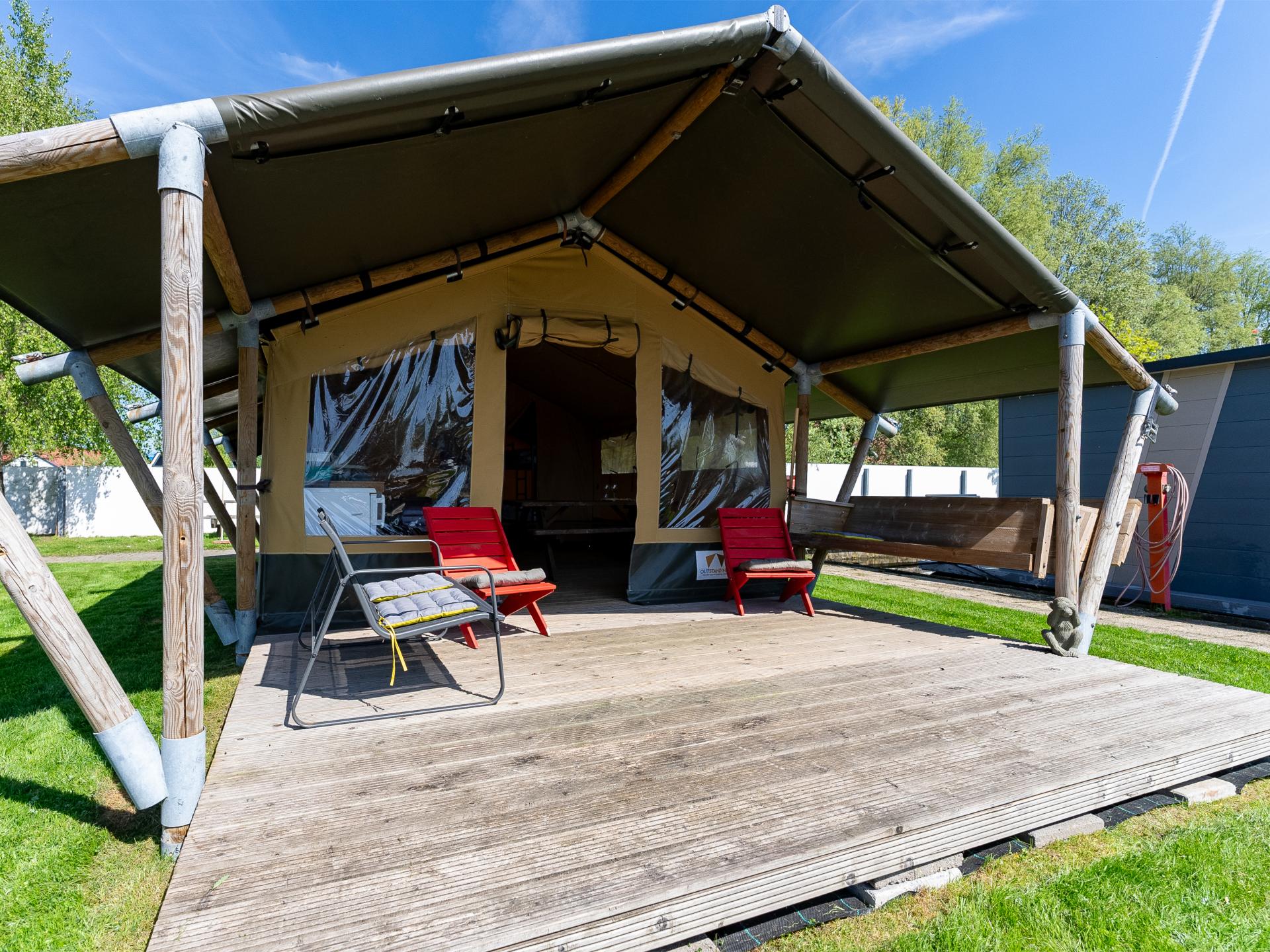 Safaritent aan de jachthaven van Heeg: slapen tussen water en bos - foto 13