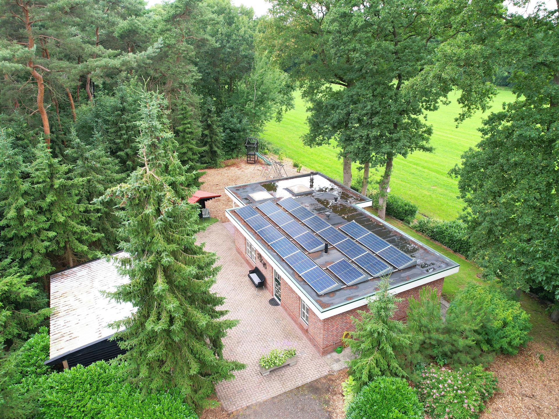 Vrijstaand vakantiehuis met bubbelbad en buitenhaard in Twente - foto 40