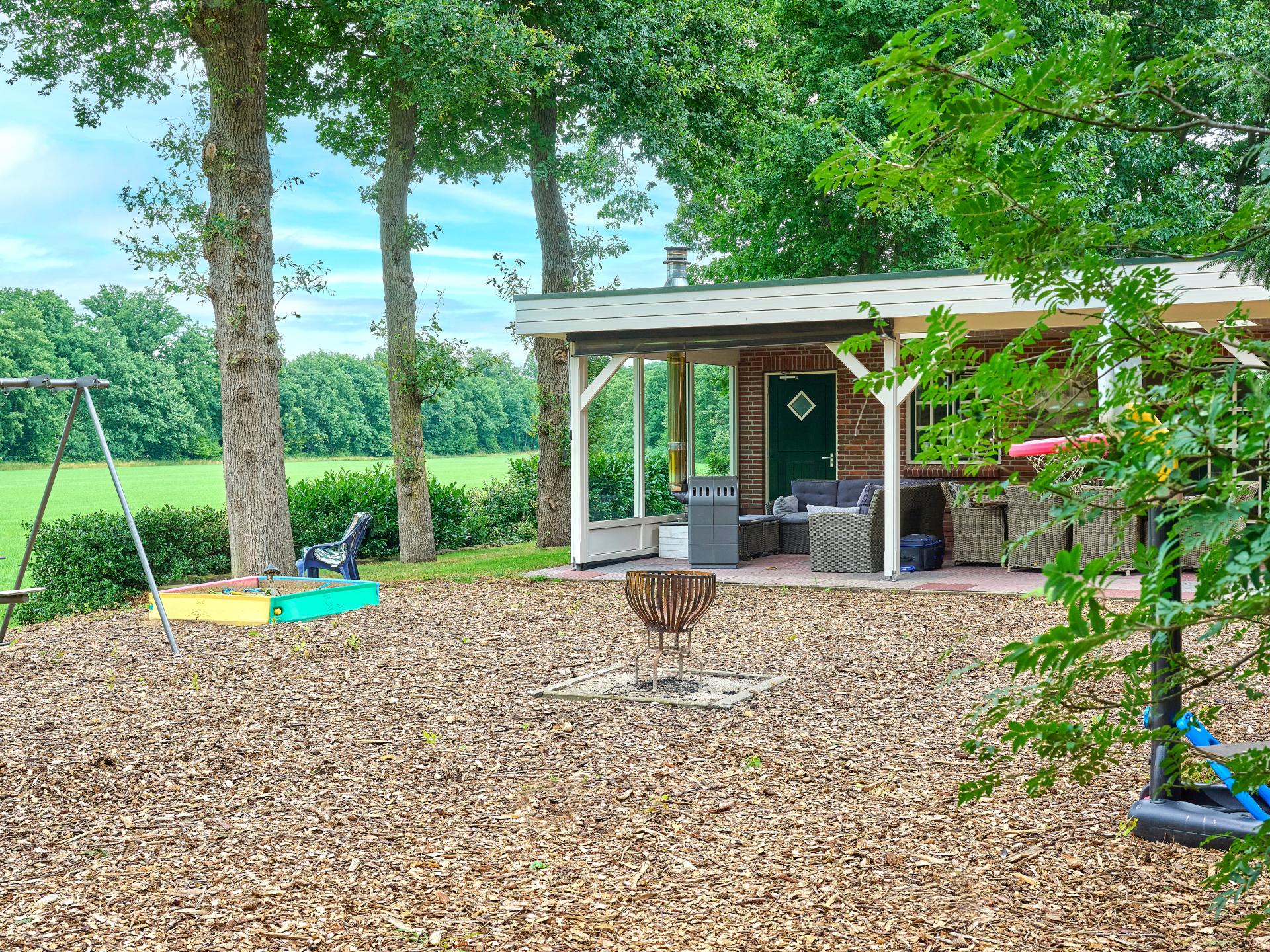 Vrijstaand vakantiehuis met bubbelbad en buitenhaard in Twente - foto 22
