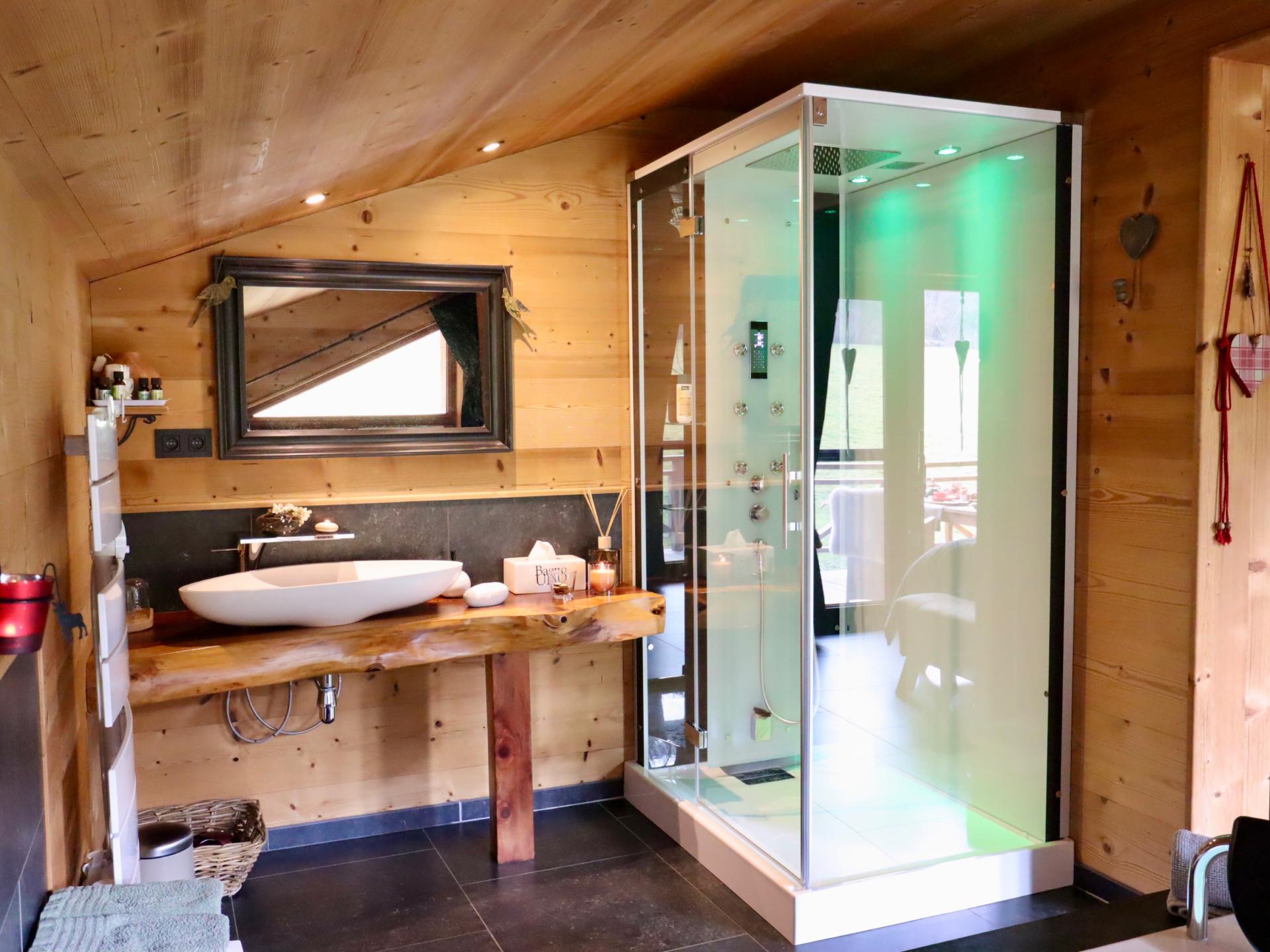 Intiem chalet aan de rivier met bubbelbad en stoomdouche in de Ardennen - foto 14