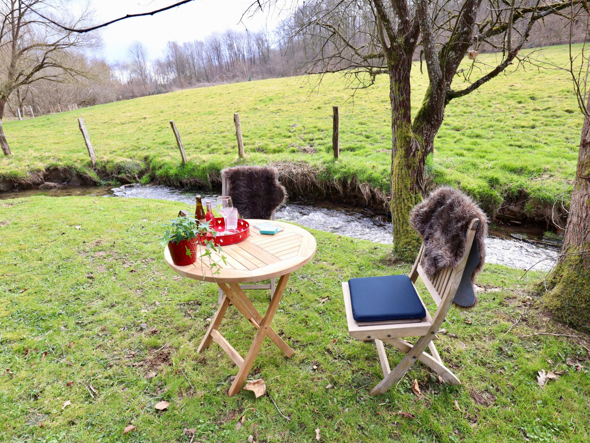 Intiem chalet aan de rivier met bubbelbad en stoomdouche in de Ardennen - foto 39