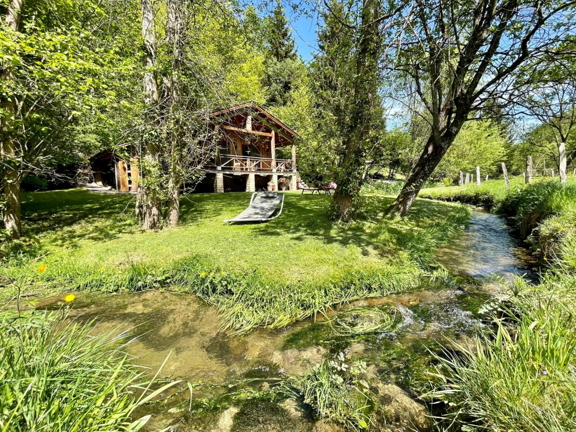 Intiem chalet aan de rivier met bubbelbad en stoomdouche in de Ardennen - foto 1