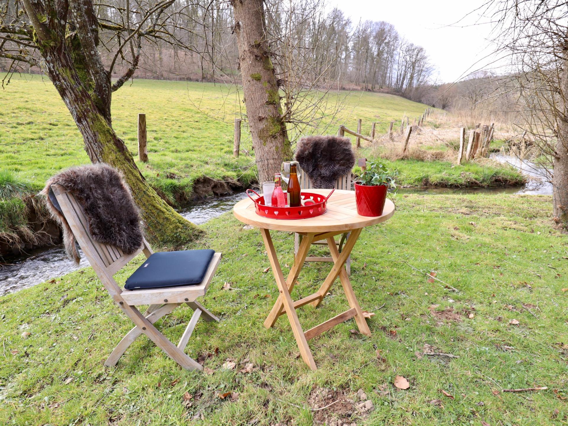 Intiem chalet aan de rivier met bubbelbad en stoomdouche in de Ardennen - foto 38