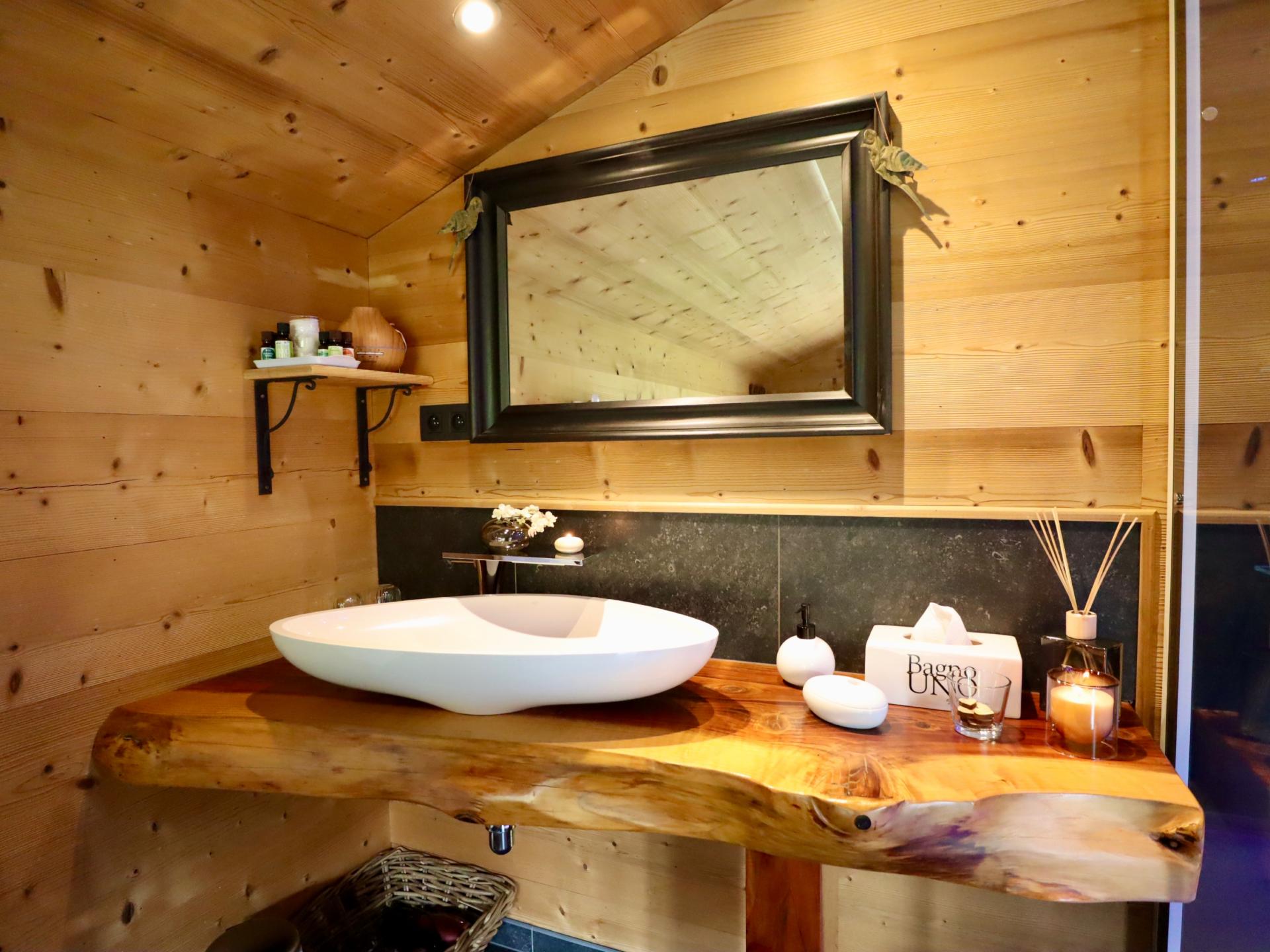 Intiem chalet aan de rivier met bubbelbad en stoomdouche in de Ardennen - foto 15