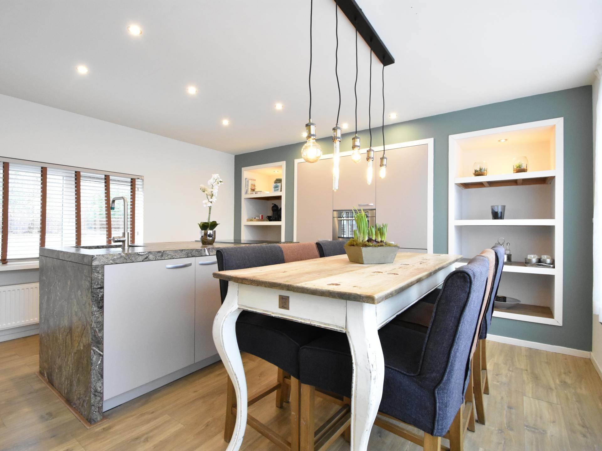Luxe woonboot in hartje Den Haag: 160m² drijvend genot - foto 2