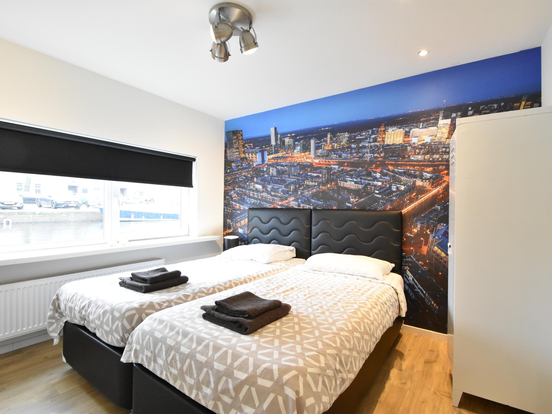 Luxe woonboot in hartje Den Haag: 160m² drijvend genot - foto 8