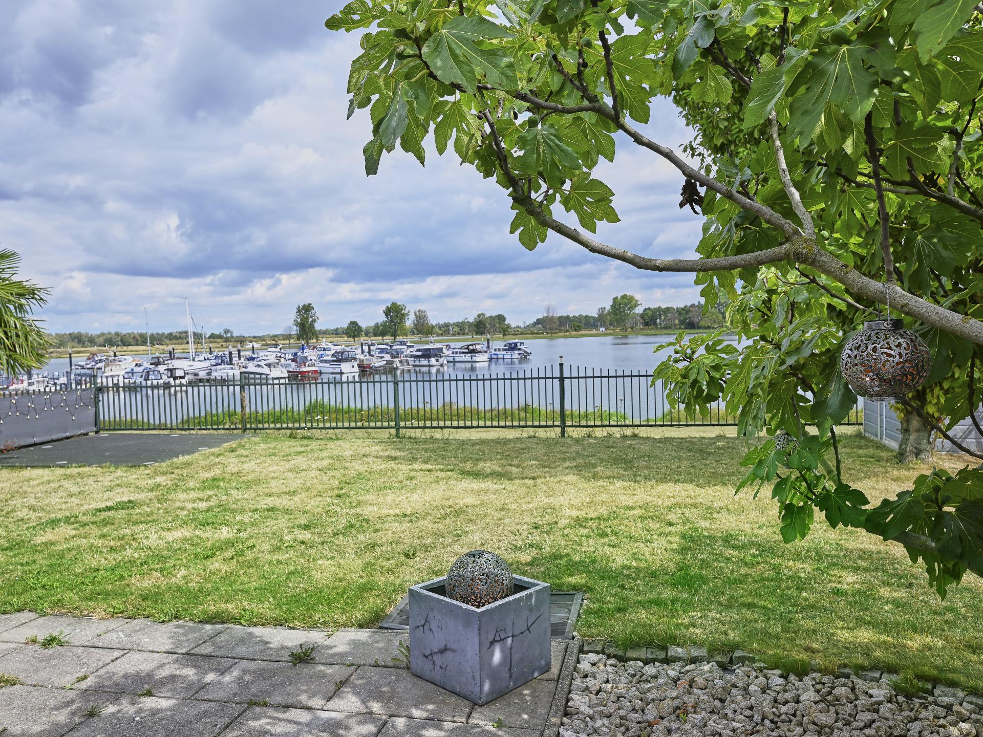Vrijstaand vakantiehuis aan het water met grote tuin in Stevensweert - foto 31