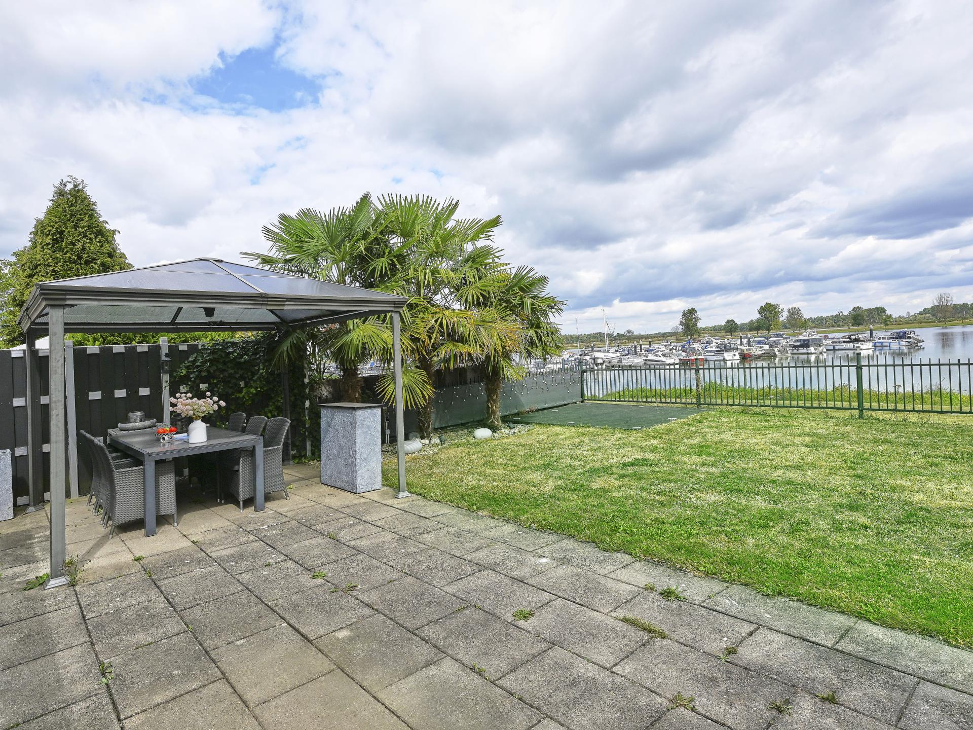 Vrijstaand vakantiehuis aan het water met grote tuin in Stevensweert - foto 26
