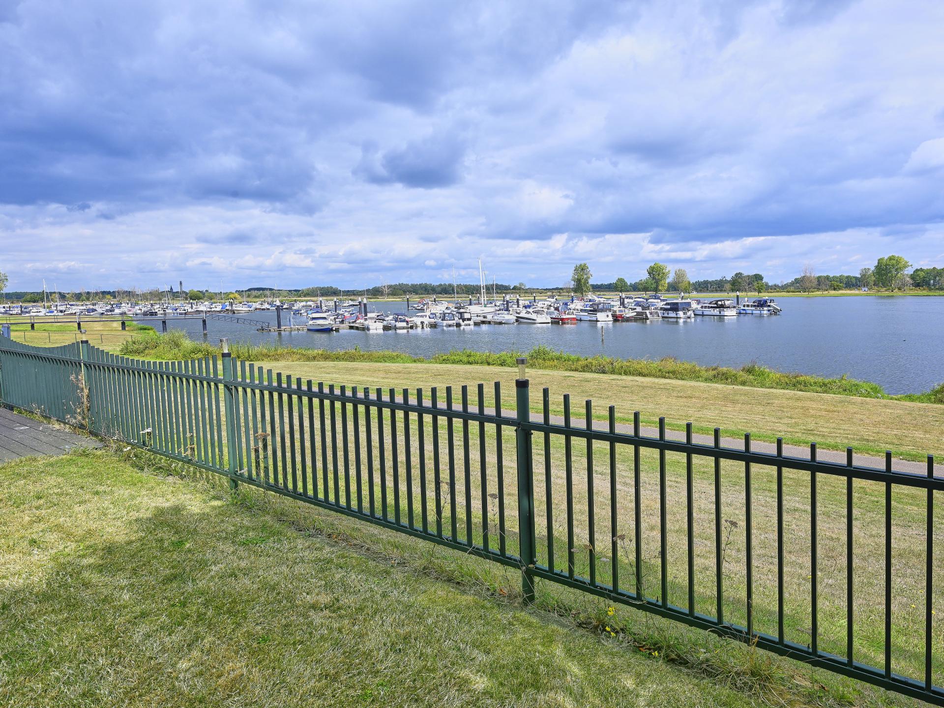 Vrijstaand vakantiehuis aan het water met grote tuin in Stevensweert - foto 33