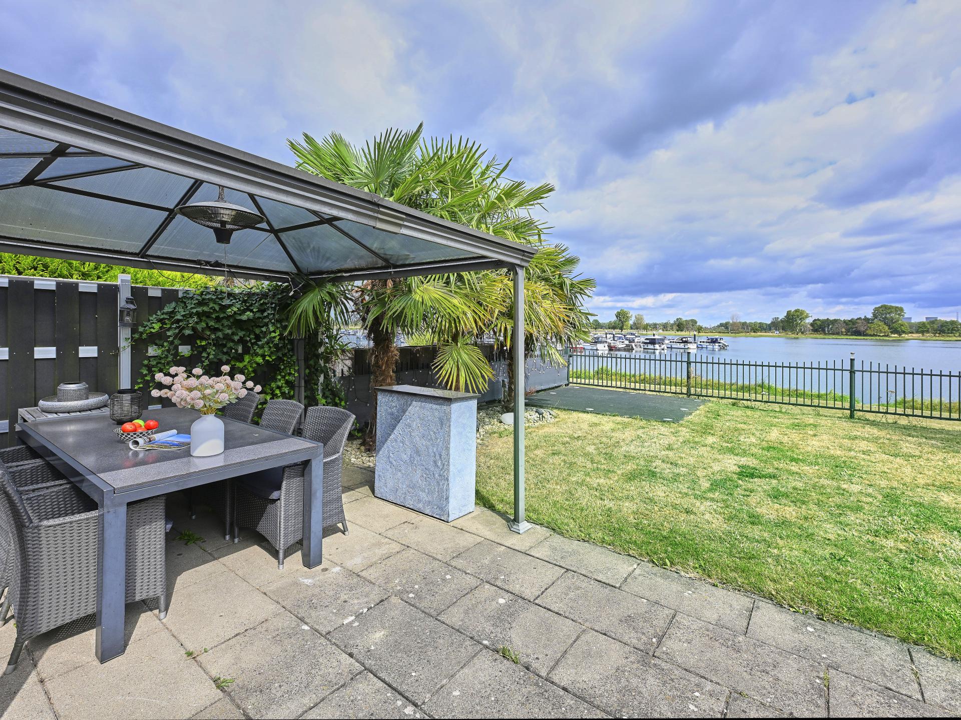 Vrijstaand vakantiehuis aan het water met grote tuin in Stevensweert - foto 8