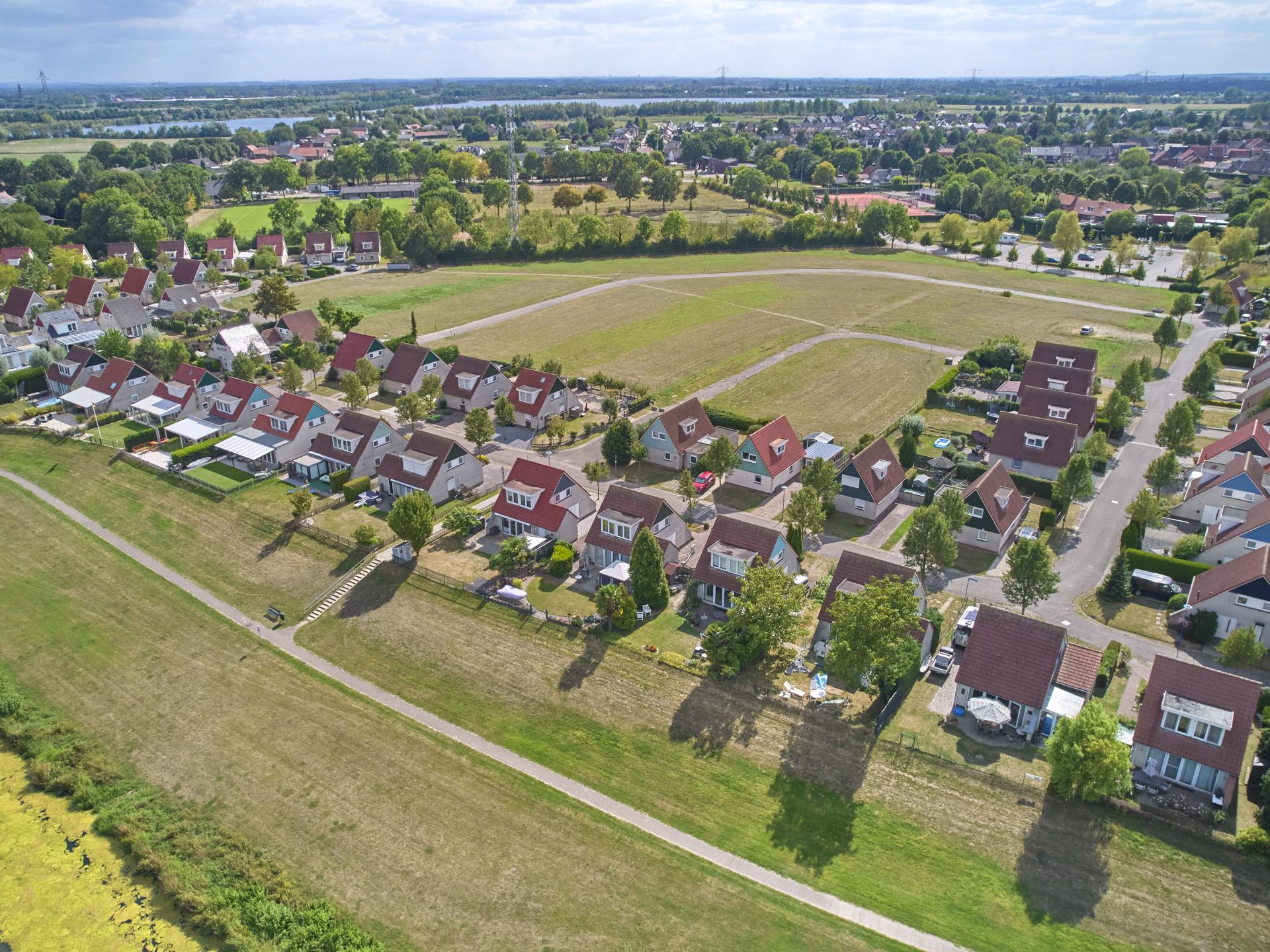 Vrijstaand vakantiehuis aan het water met grote tuin in Stevensweert - foto 37