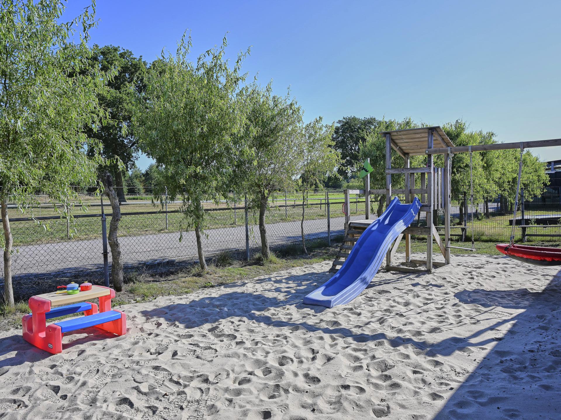 Sfeervol vakantiehuis in gerenoveerde stal met uitzicht op reeën in Reusel, Brabant - foto 14