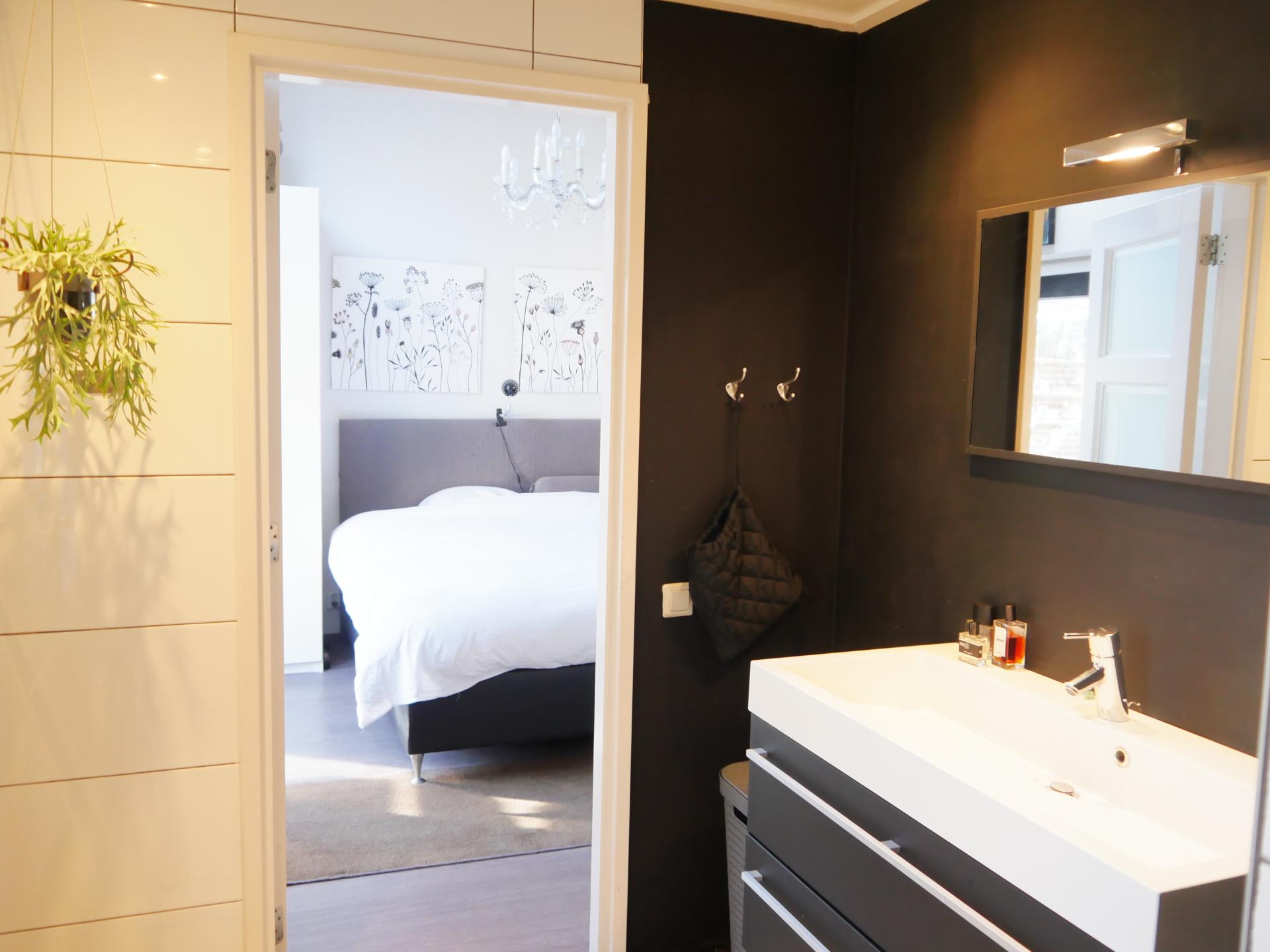 Sfeervol vakantiehuis in hartje Tuitjenhorn, 240m van het centrum - foto 14