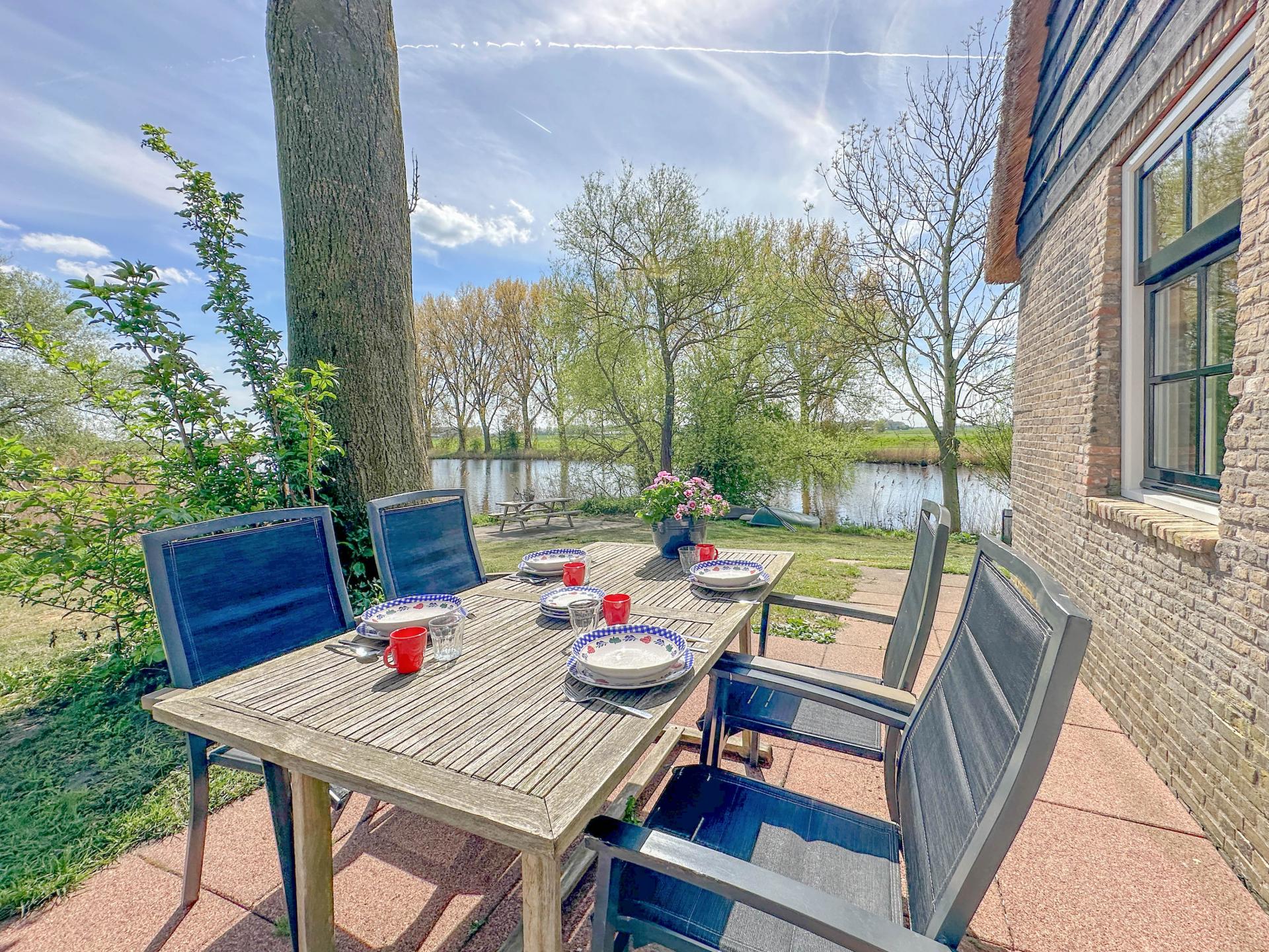 Vrijstaand waterhuis bij de Biesbosch: natuur, rust en avontuur - foto 31