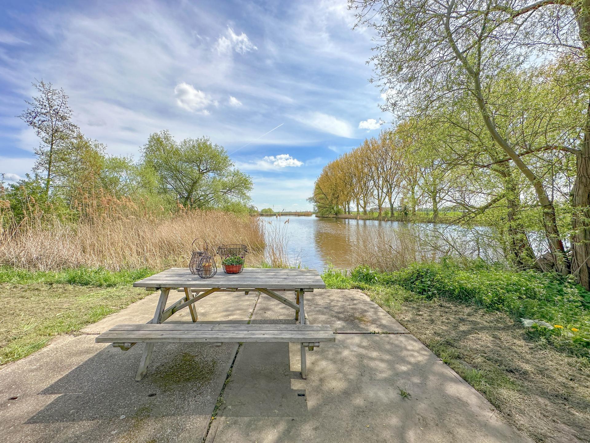 Vrijstaand waterhuis bij de Biesbosch: natuur, rust en avontuur - foto 34