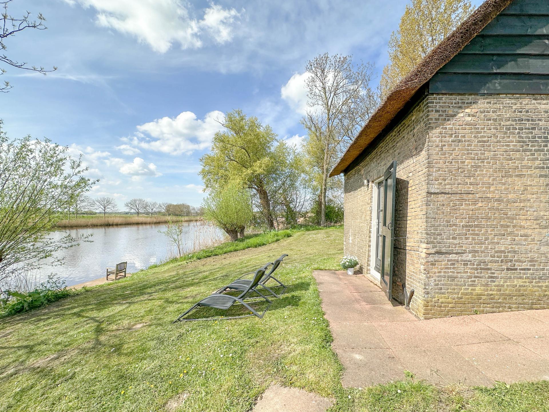 Vrijstaand waterhuis bij de Biesbosch: natuur, rust en avontuur - foto 3