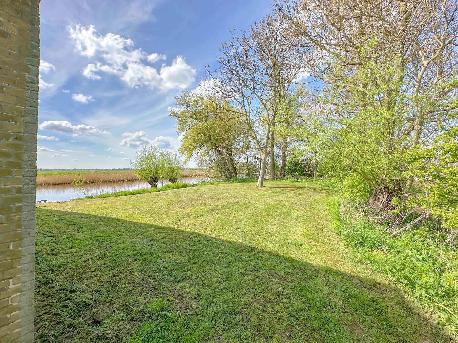 Vrijstaand waterhuis bij de Biesbosch: natuur, rust en avontuur - foto 36