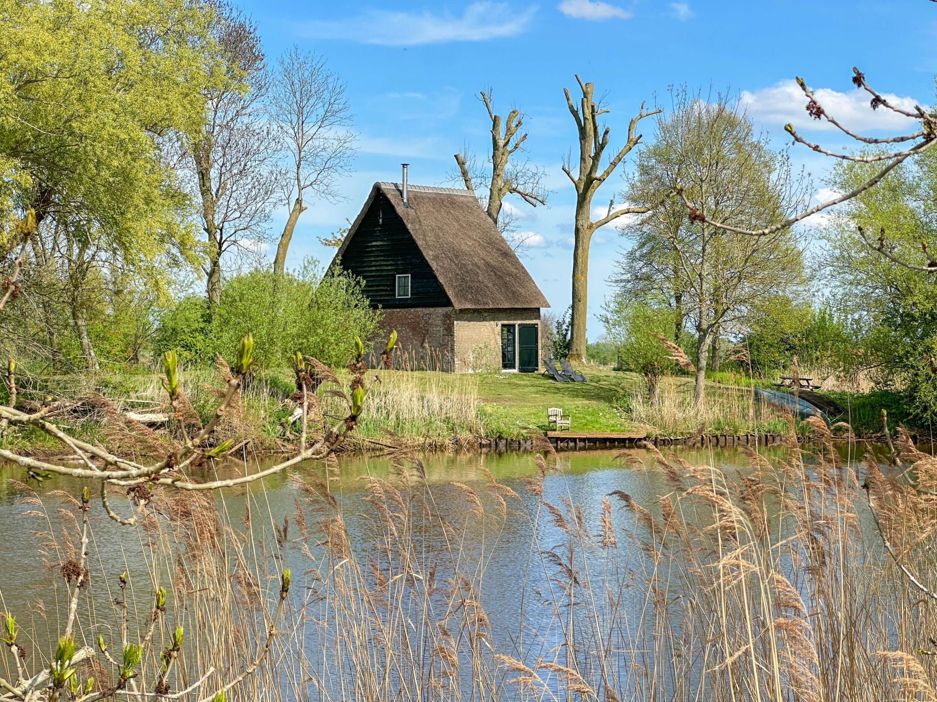 Vrijstaand waterhuis bij de Biesbosch: natuur, rust en avontuur - foto 39