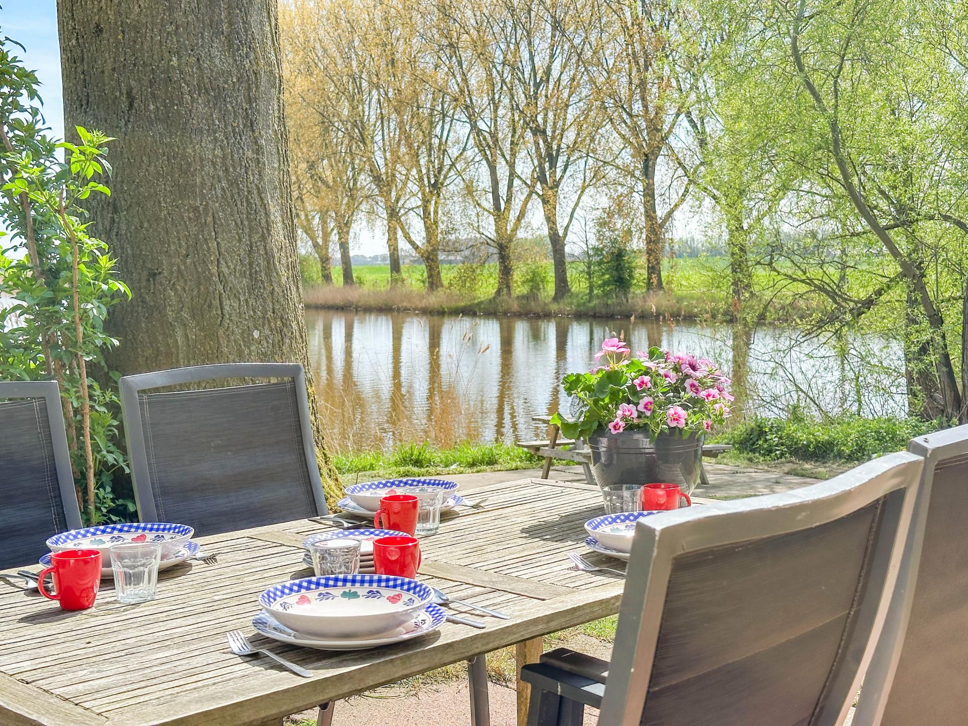 Vrijstaand waterhuis bij de Biesbosch: natuur, rust en avontuur - foto 32