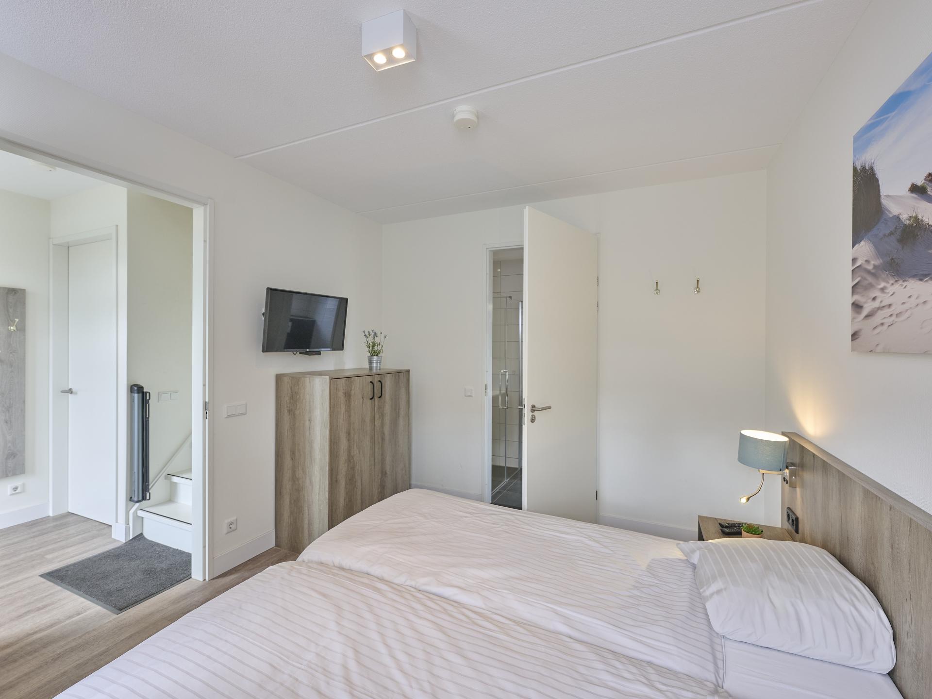Luxe vrijstaande villa met sauna op 350m van het strand in Colijnsplaat - foto 13