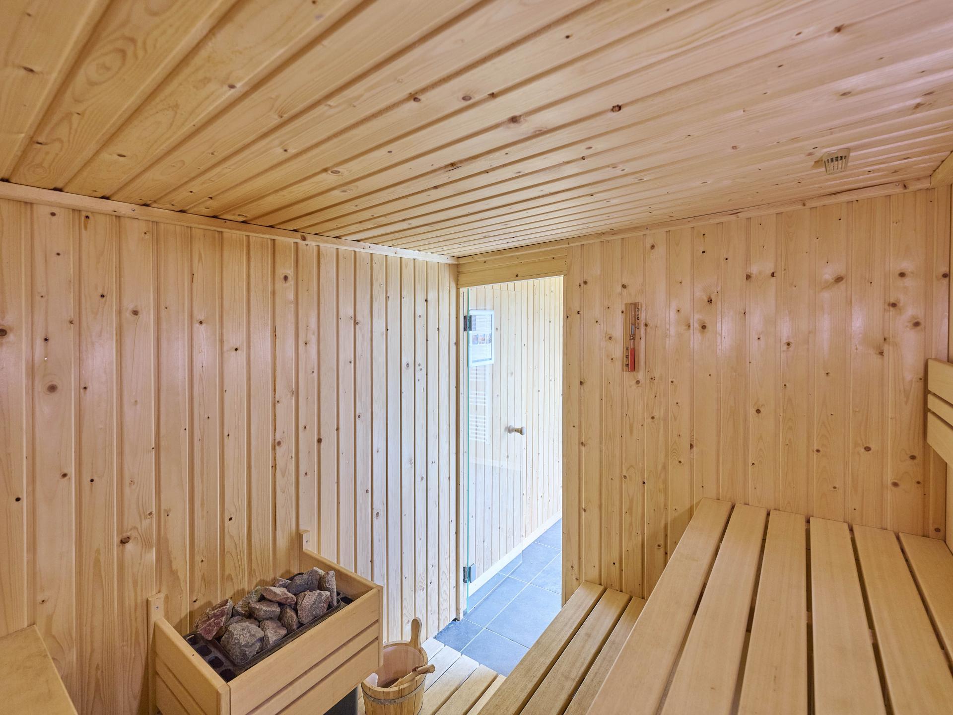 Luxe vrijstaande villa met sauna op 350m van het strand in Colijnsplaat - foto 25