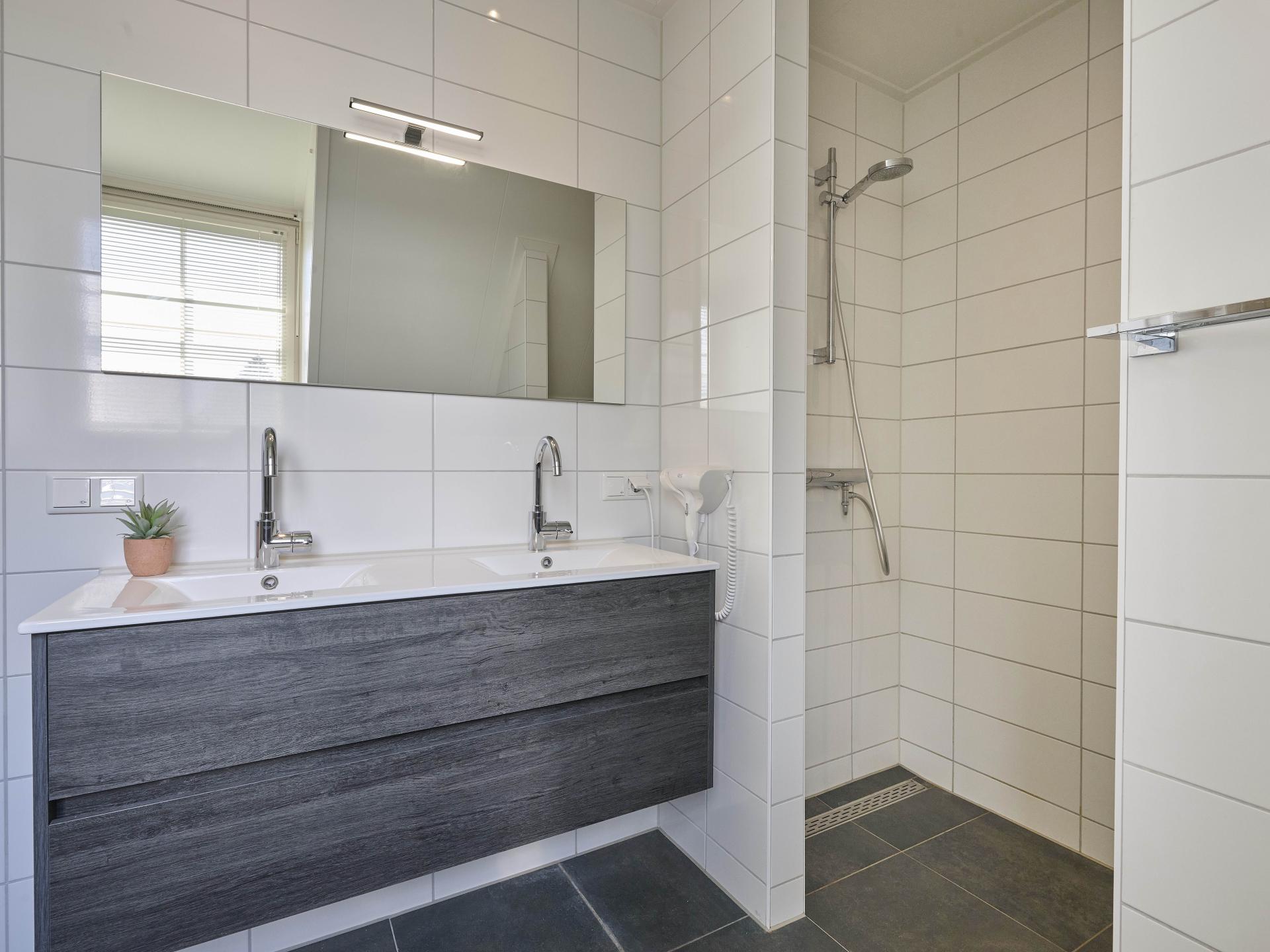 Luxe vrijstaande villa met sauna op 350m van het strand in Colijnsplaat - foto 21