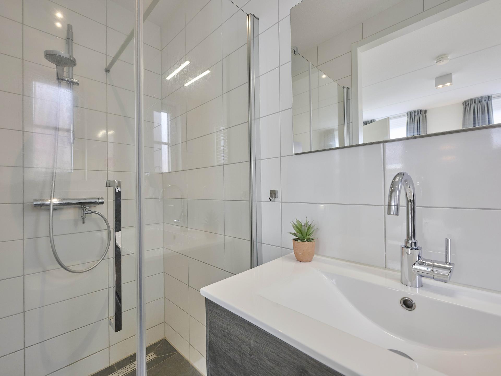 Luxe vrijstaande villa met sauna op 350m van het strand in Colijnsplaat - foto 16