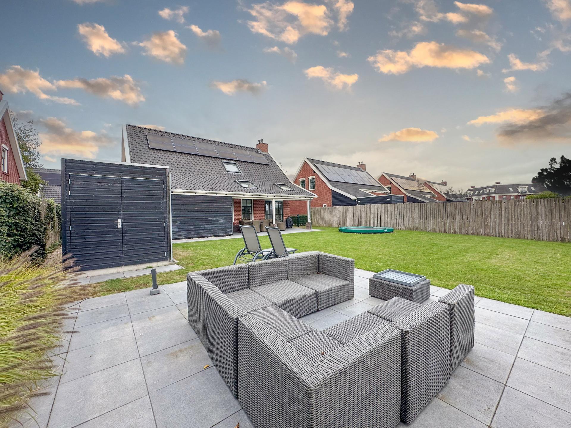 Luxe vrijstaande villa met sauna en tuin op 500m van het strand - foto 30