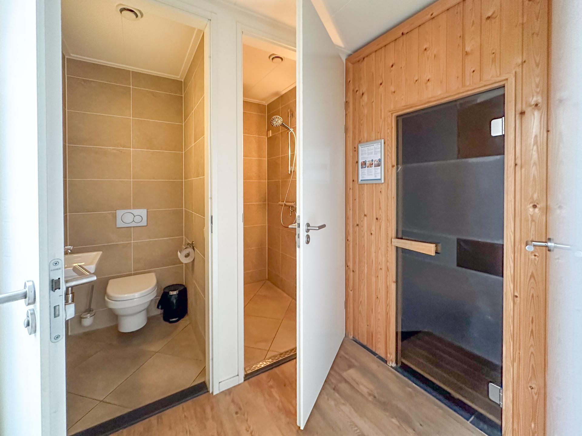 Luxe villa aan Zeeuwse kust met sauna, spabad en tuin - 10 pers - foto 9