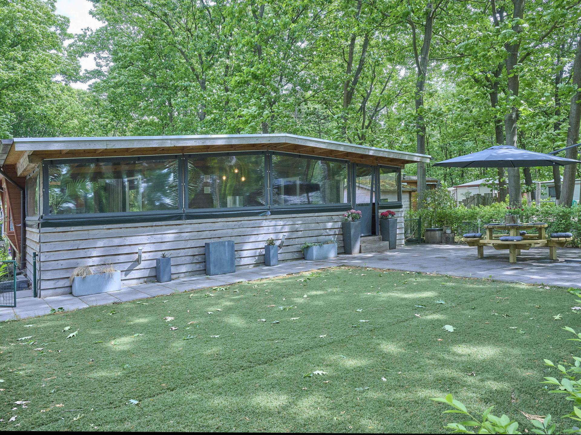 Natuurhuisje met serre en omheinde tuin op rustig park in Brabant - foto 30