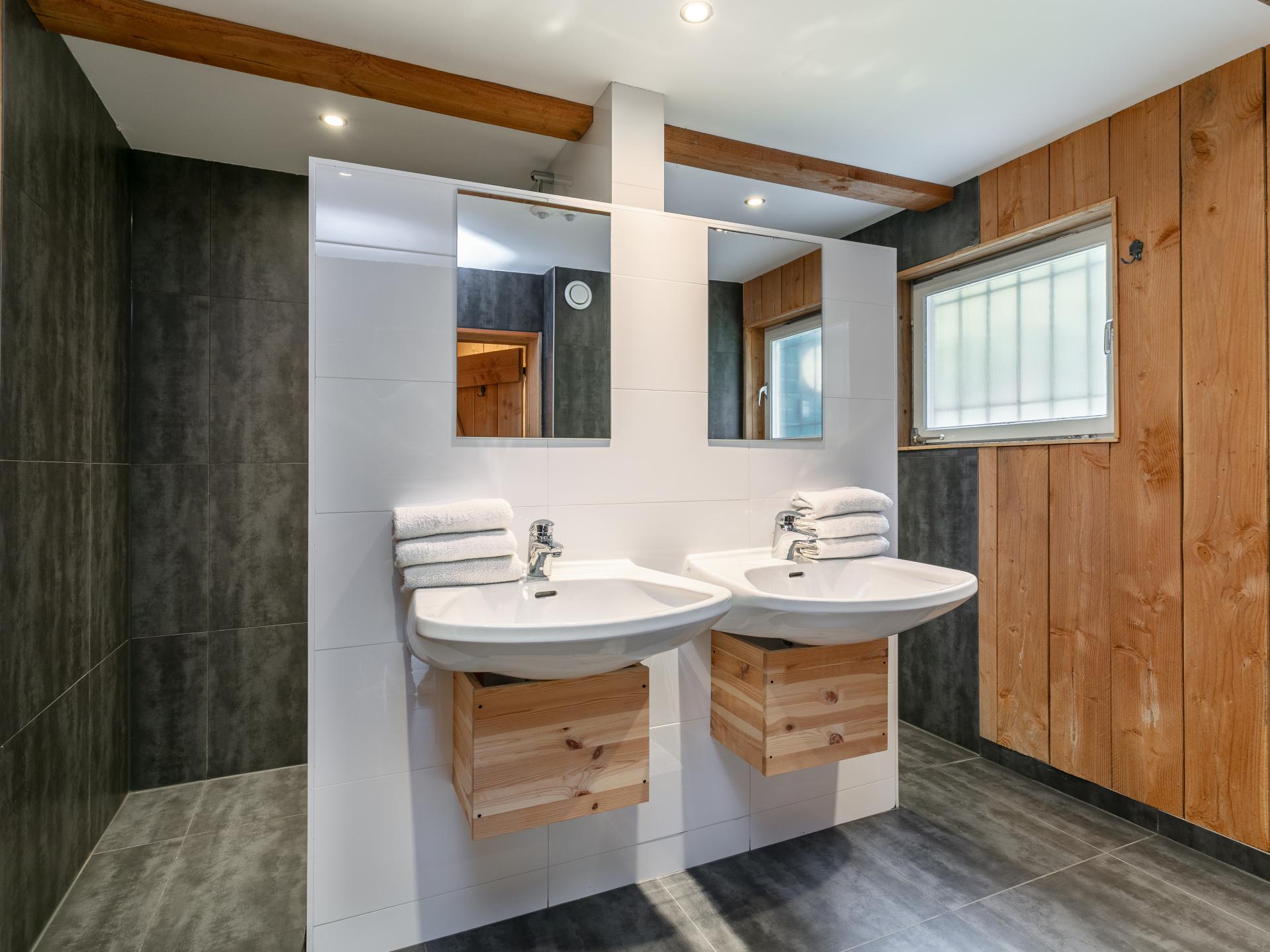Luxe chalet voor 10 personen met privé sauna en grote tuin in Innerkrems - foto 11