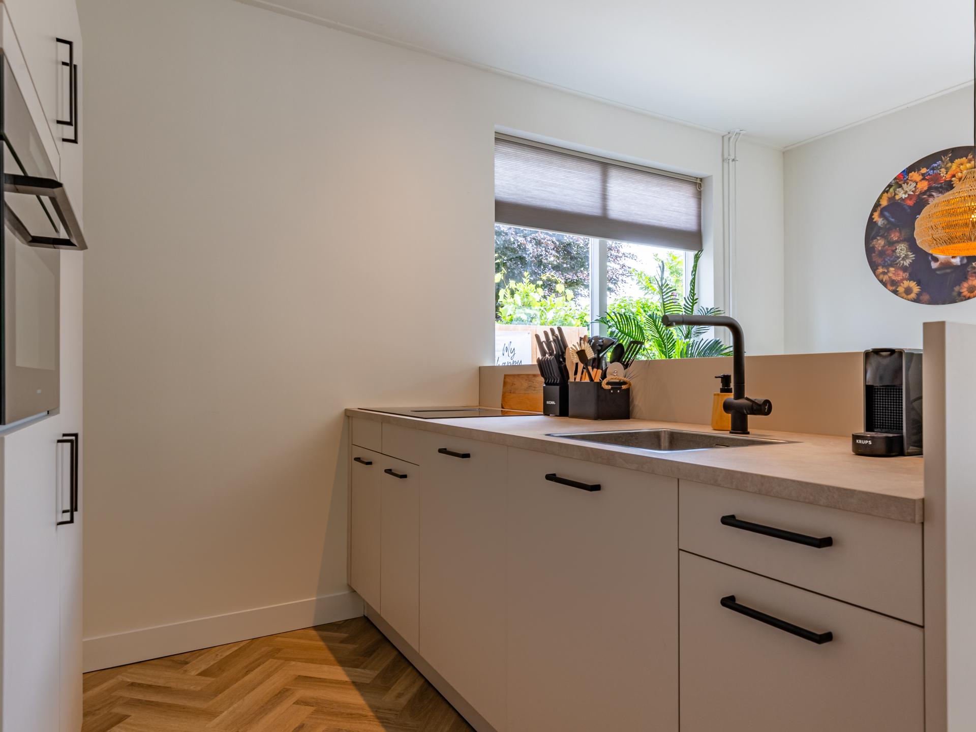 Sfeervol appartement met privé binnenplaats in centrum Warmenhuizen - foto 23