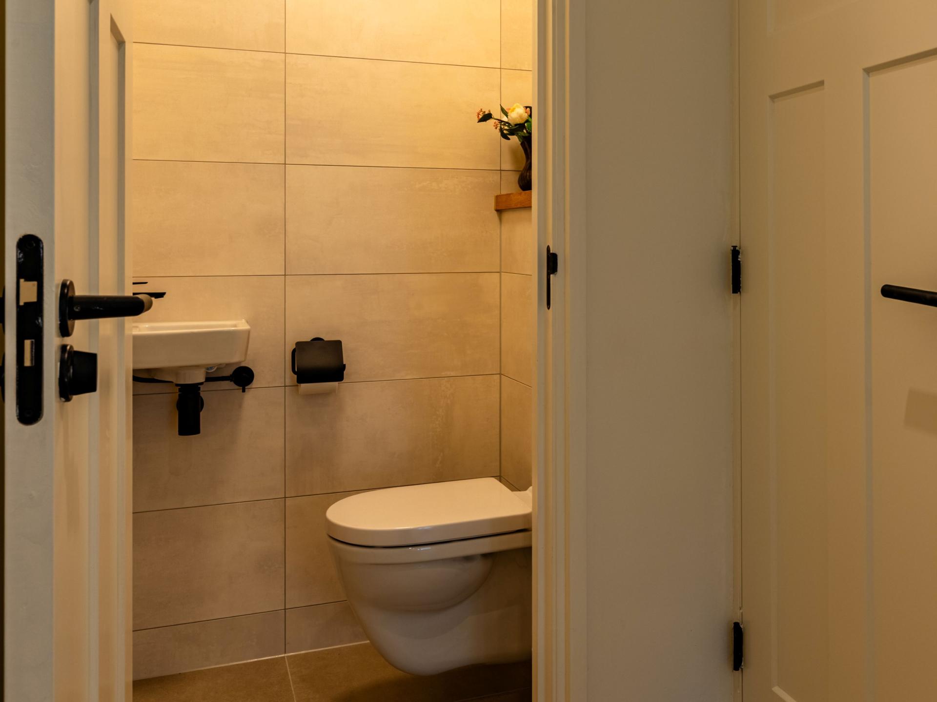 Sfeervol appartement met privé binnenplaats in centrum Warmenhuizen - foto 34