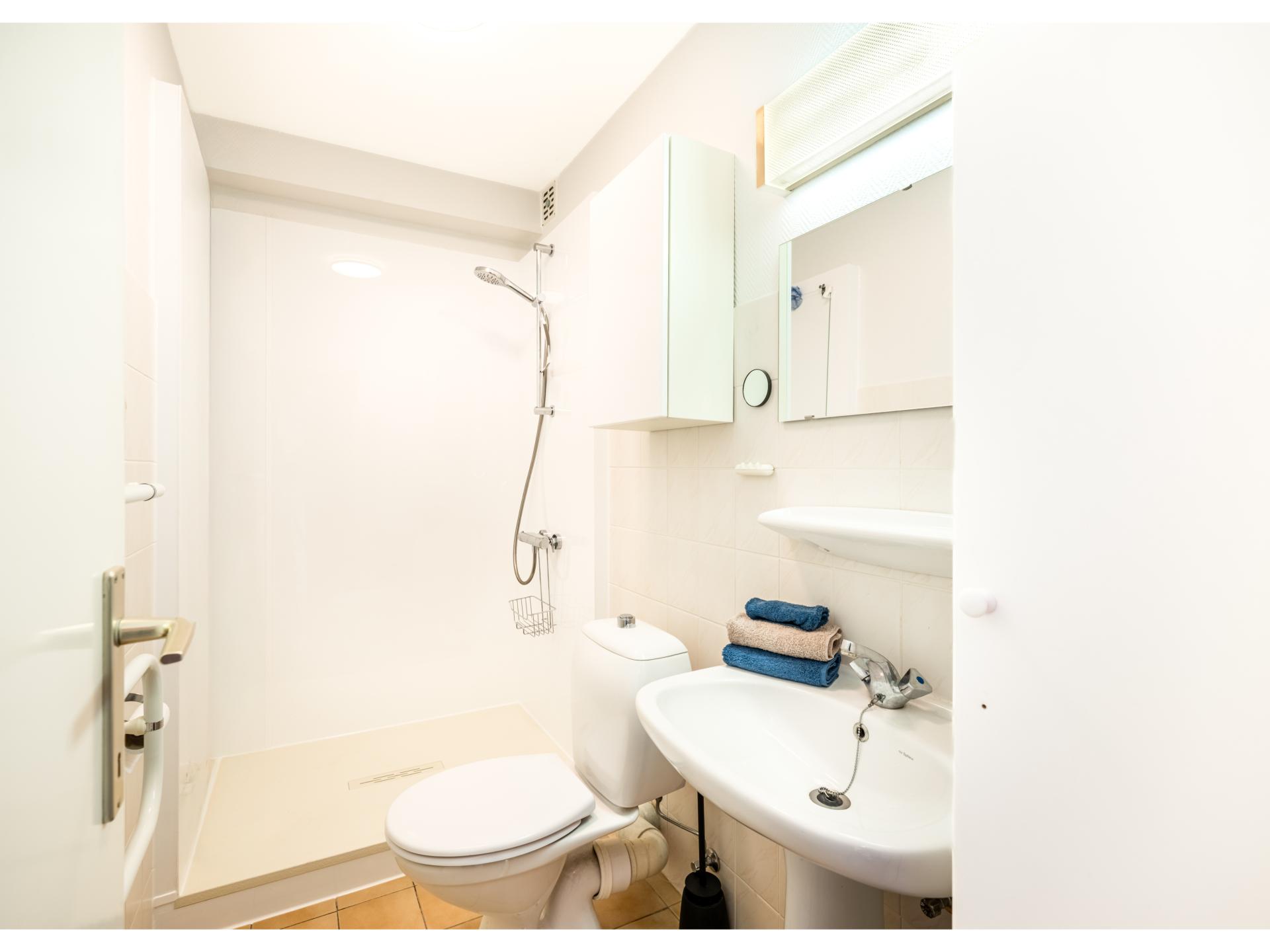 Op 700 m van zee: modern 2-persoons appartement in centrum Koksijde - foto 15