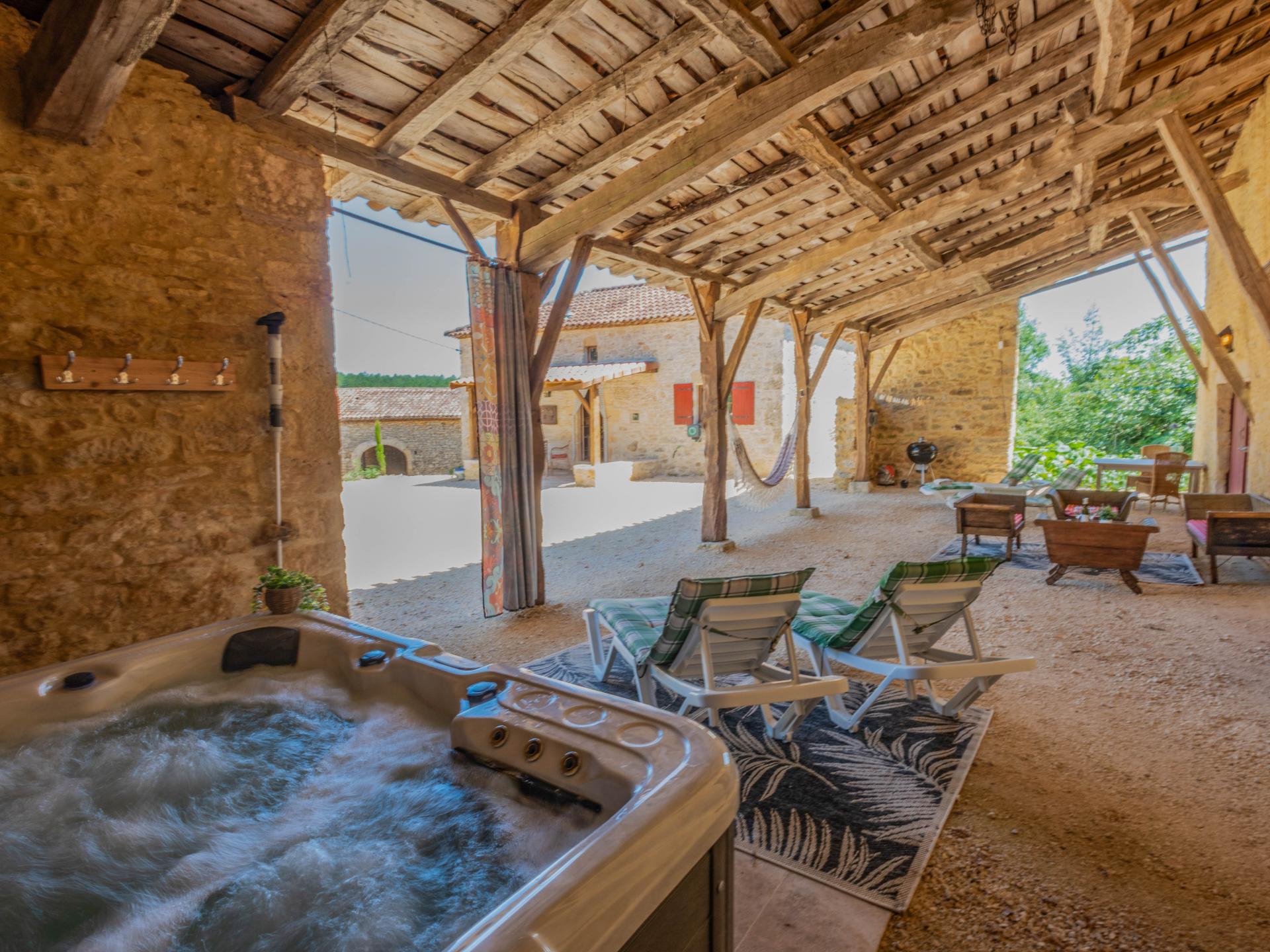 4-persoons sfeervol vakantiehuis in Montcabrier met bubbelbad - foto 16