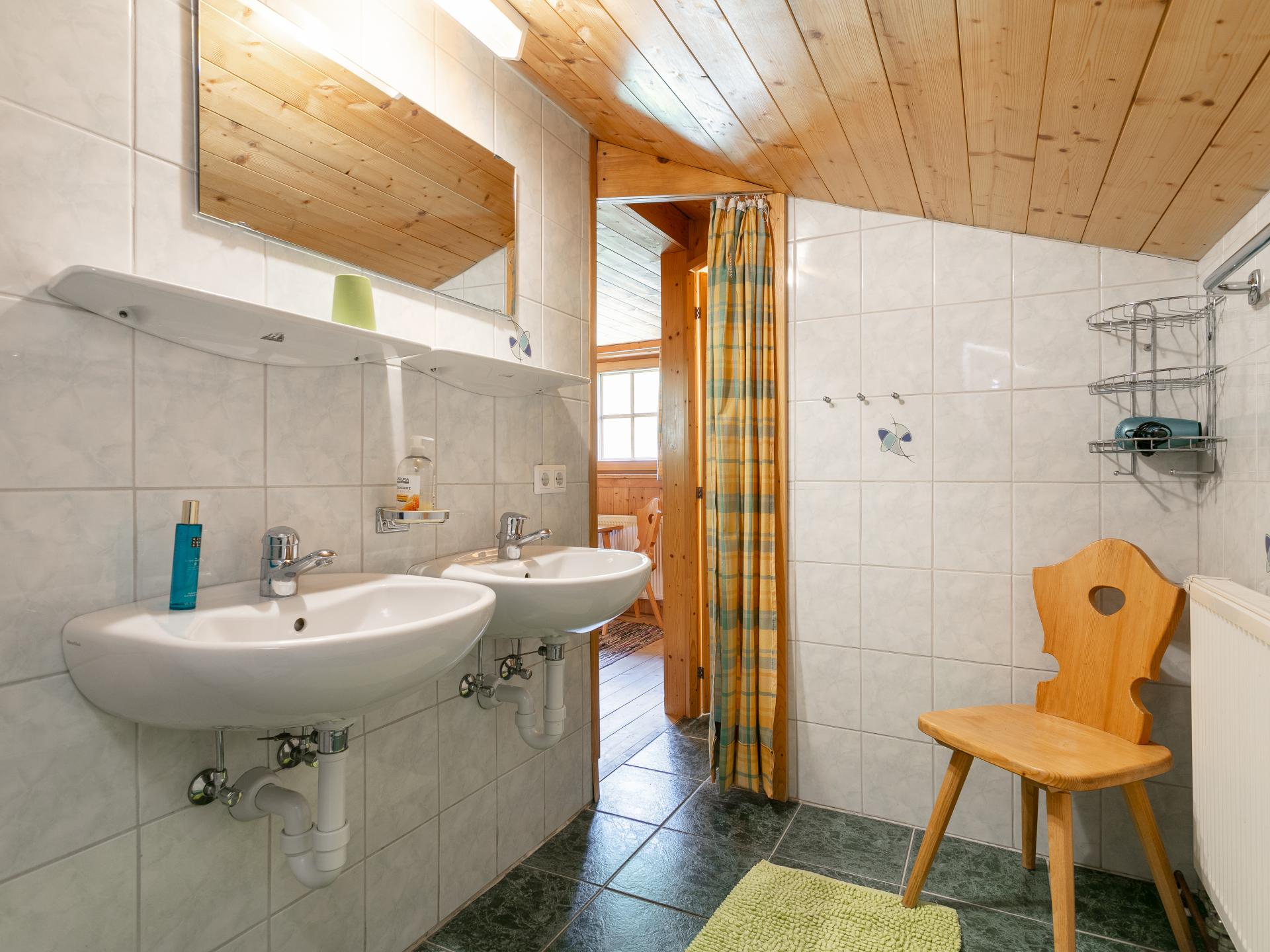 Knus appartement voor 8 op de boerderij in Niederau met bergzicht en tuin - foto 17