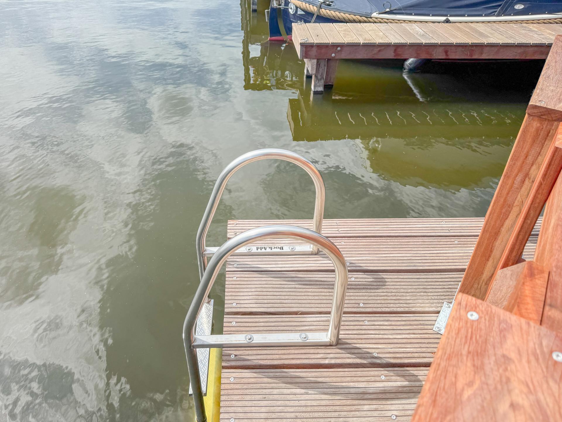 Chalet aan het water in Breukelen met airco en eigen terras - foto 25