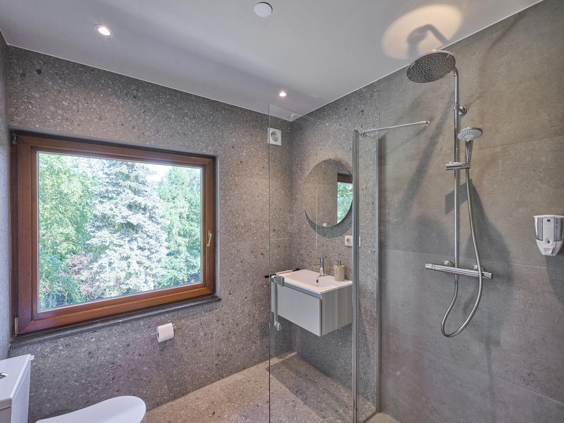 Luxe groepsvilla met privé wellness en grote tuin in hartje Limburg - foto 16