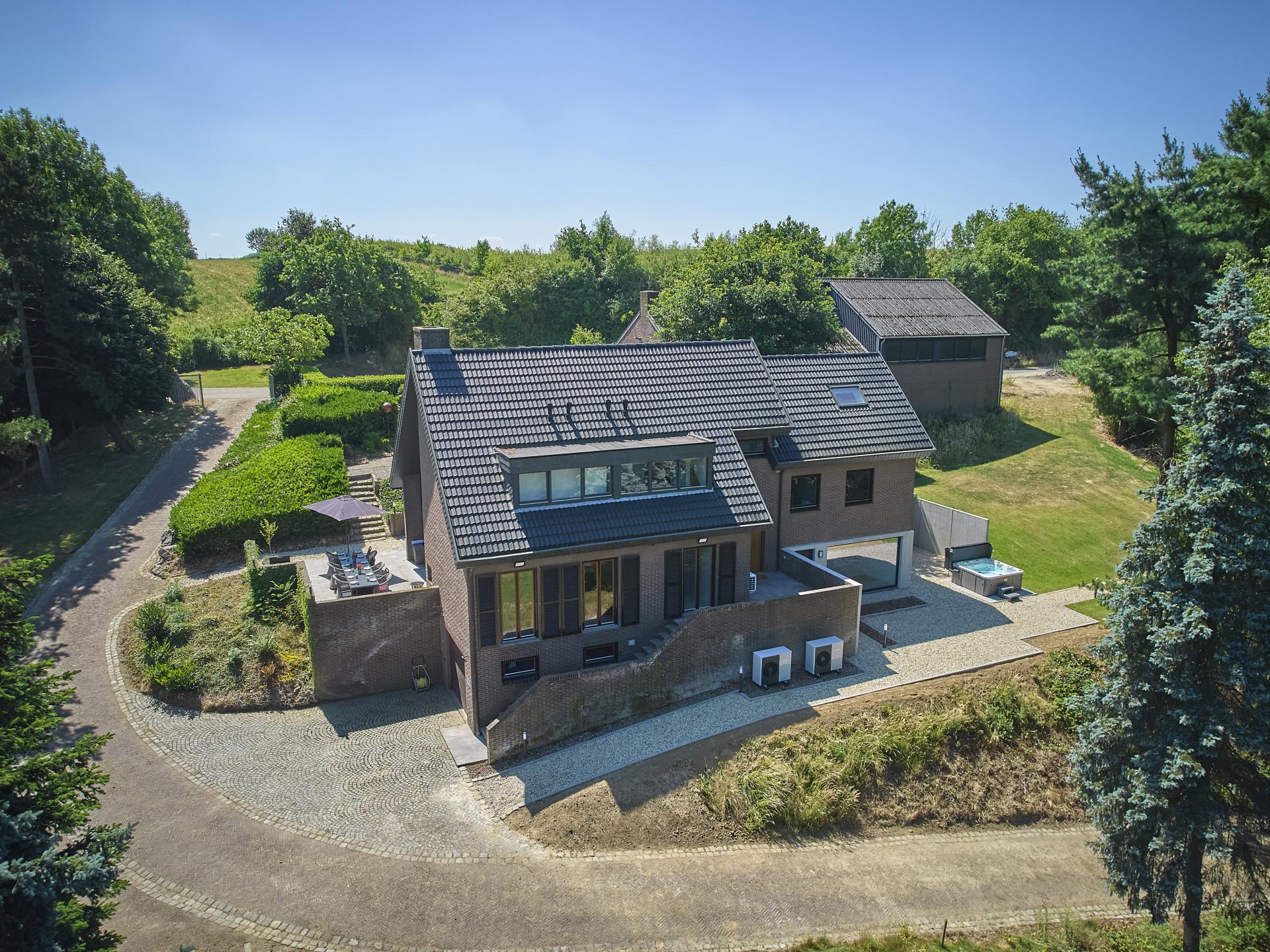 Luxe groepsvilla met privé wellness en grote tuin in hartje Limburg - foto 30