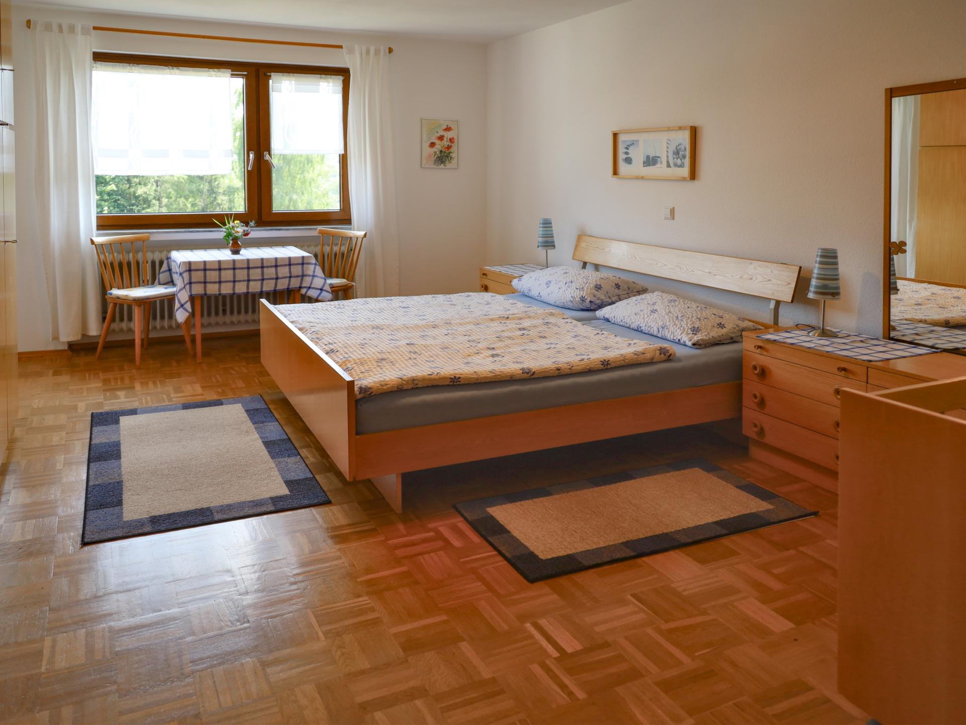Ruim appartement in Waldachtal met houtkachel en balkon, vlakbij het bos - foto 5