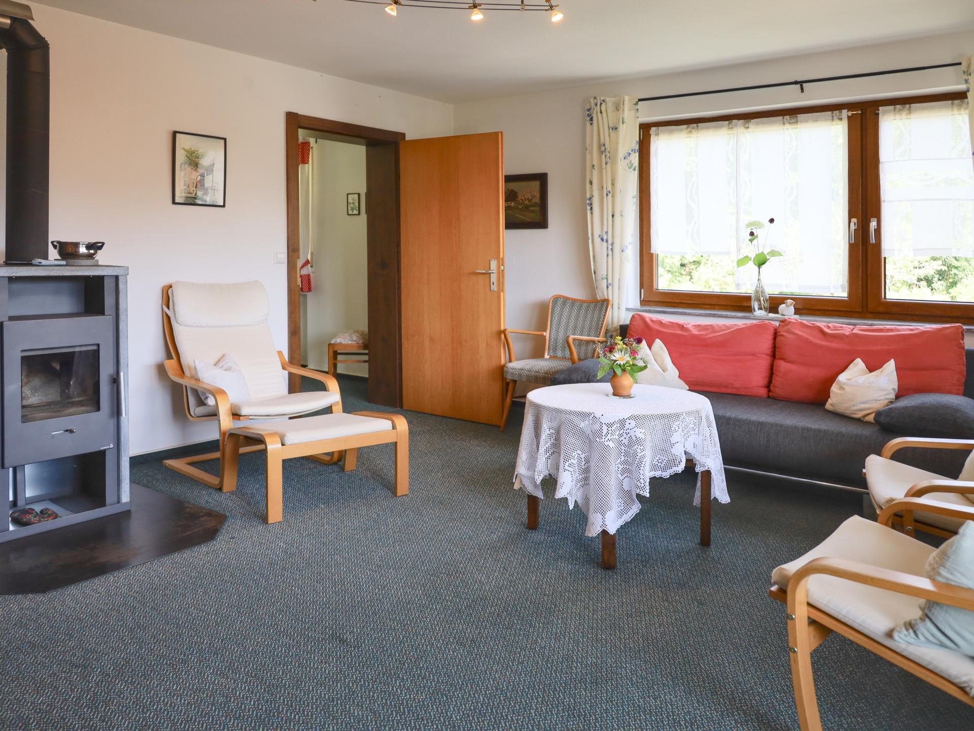 Ruim appartement in Waldachtal met houtkachel en balkon, vlakbij het bos - foto 4