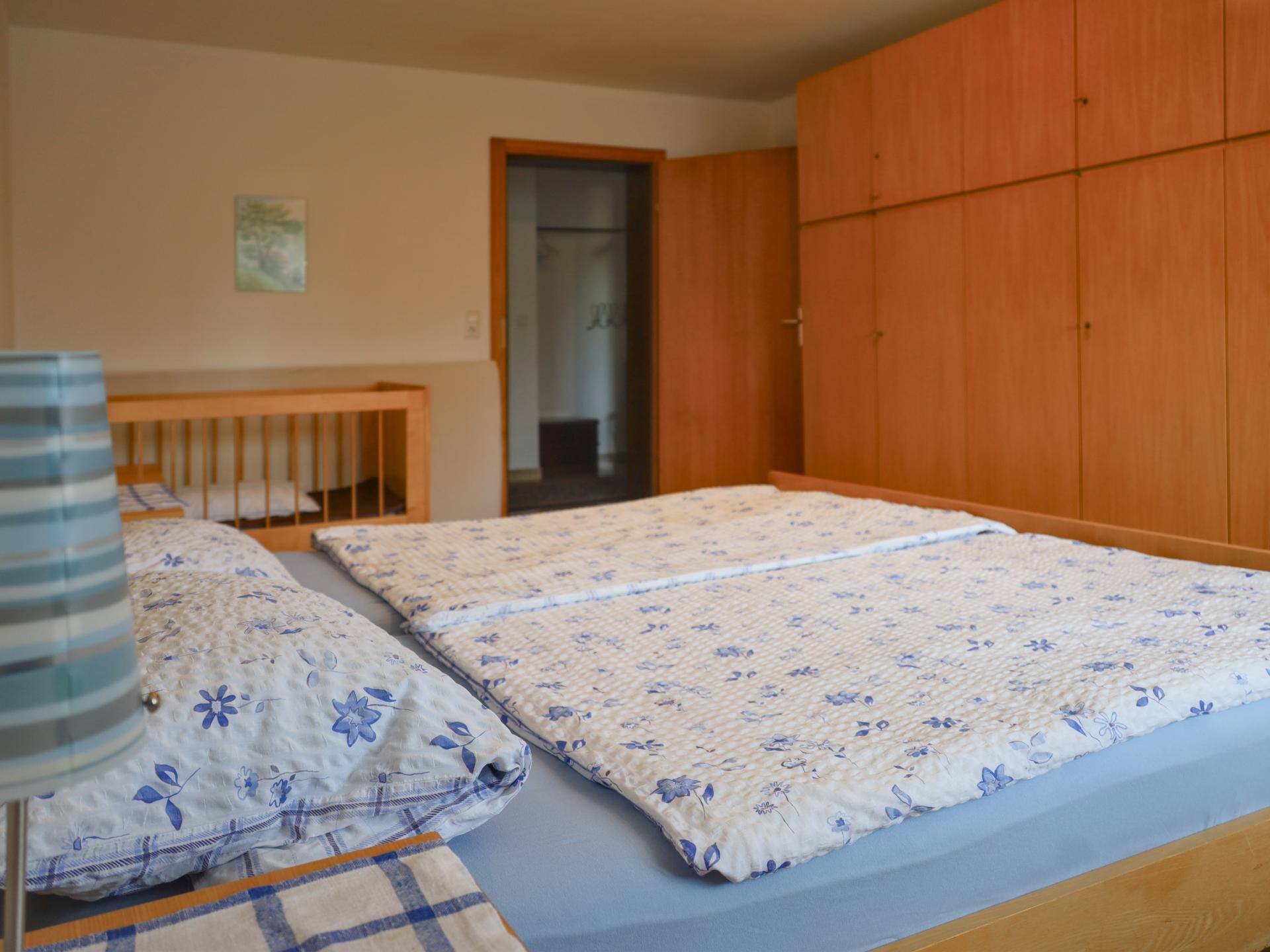 Ruim appartement in Waldachtal met houtkachel en balkon, vlakbij het bos - foto 14